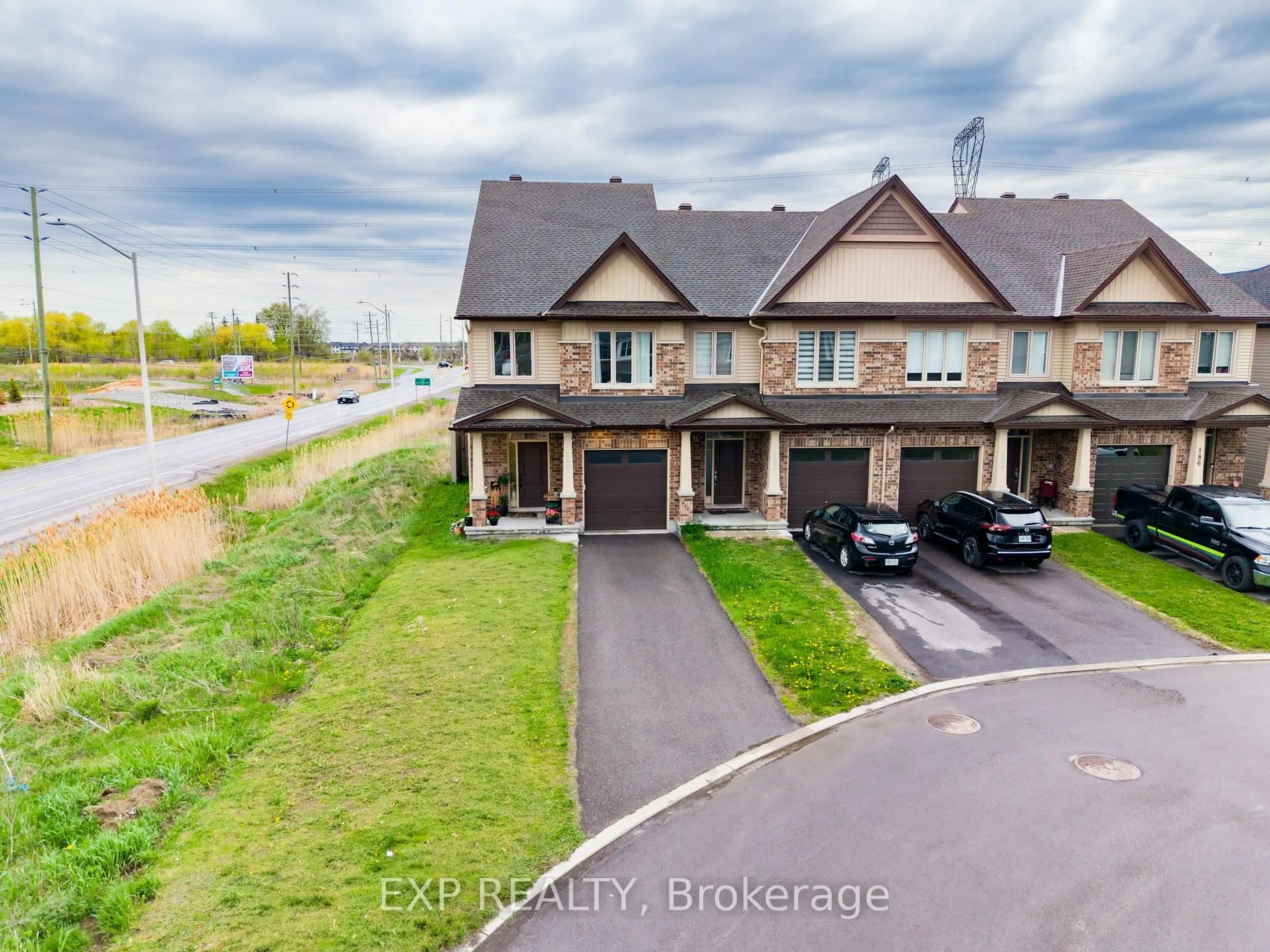 A pic from outside/outdoor area/front of a property/back of a property/a pic from drone, unknown for 180 JARDINIERE St, Ottawa Ontario K2S 2K1