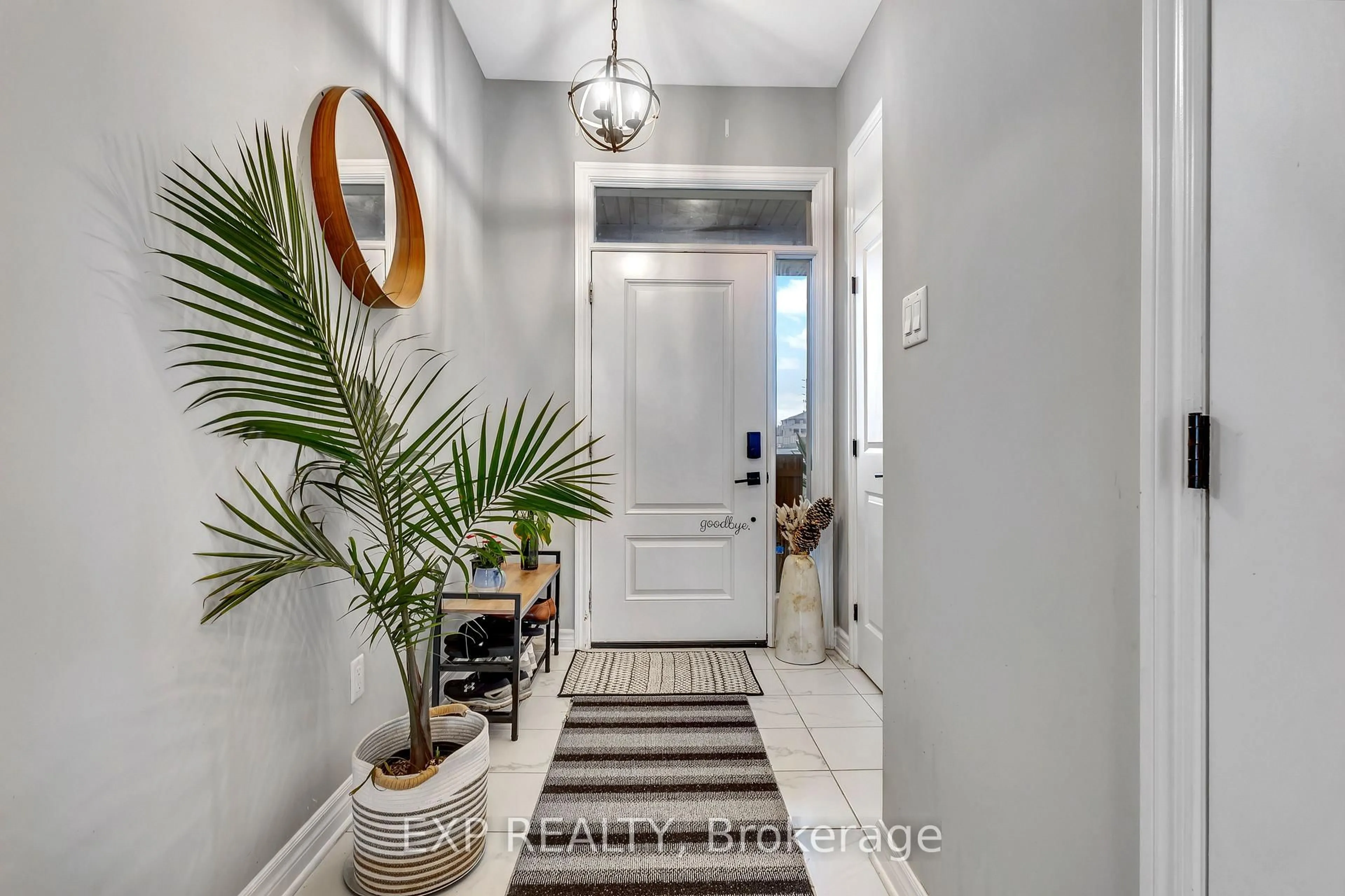Indoor entryway for 180 JARDINIERE St, Ottawa Ontario K2S 2K1