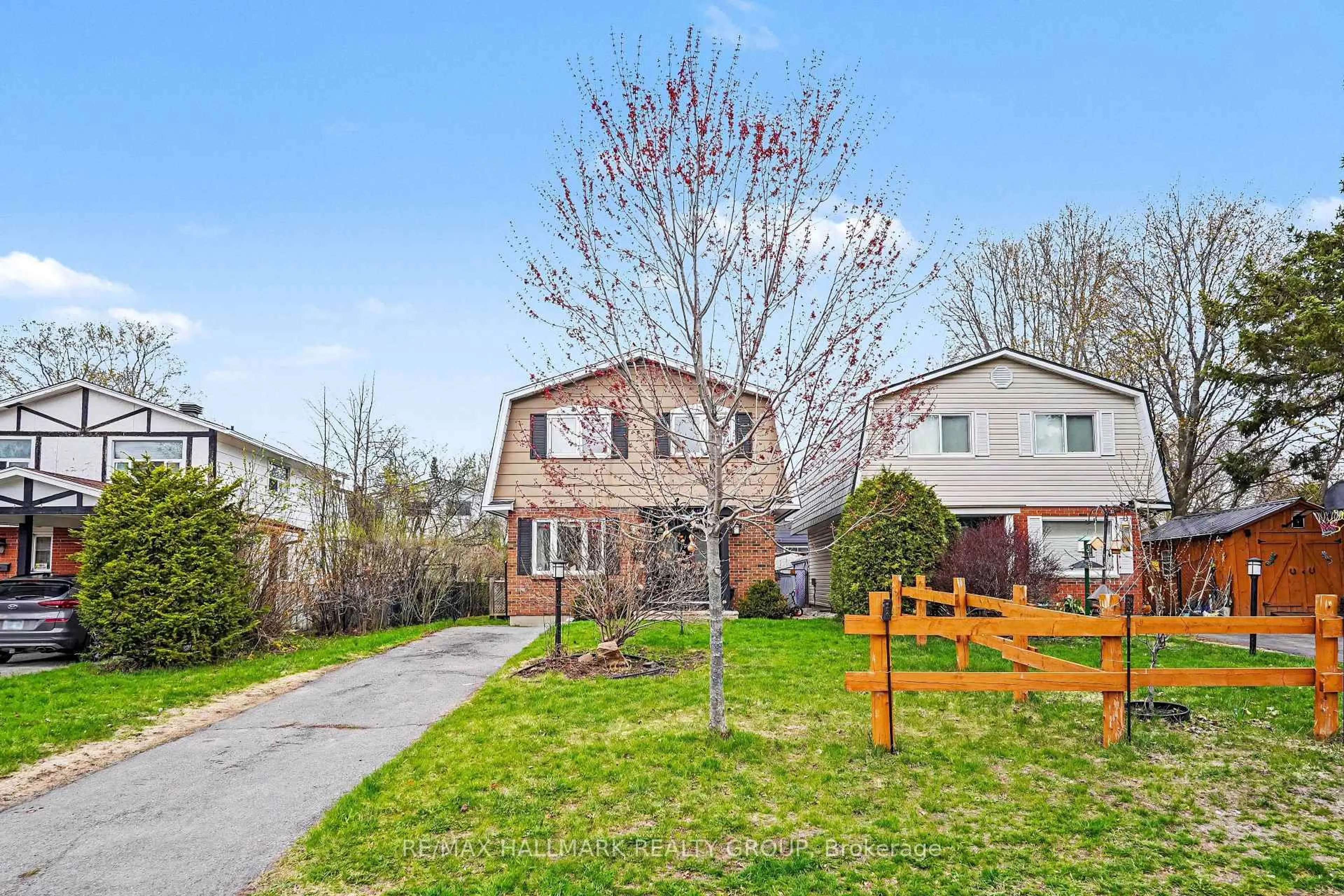 A pic from outside/outdoor area/front of a property/back of a property/a pic from drone, street for 62 Priam Way, Ottawa Ontario K2H 8S8