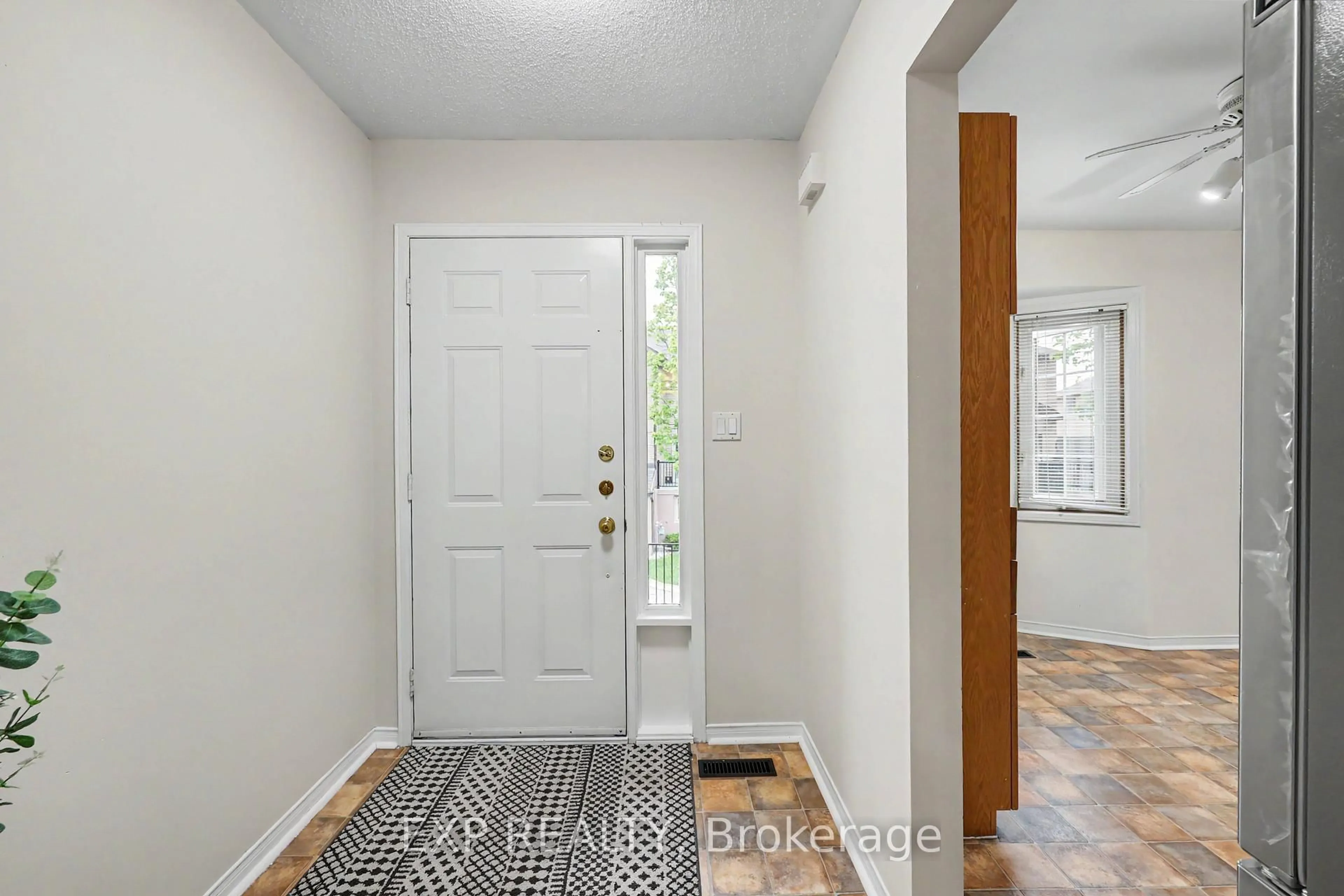 Indoor entryway for 38 Elora Dr #47, Hamilton Ontario L9C 7L6