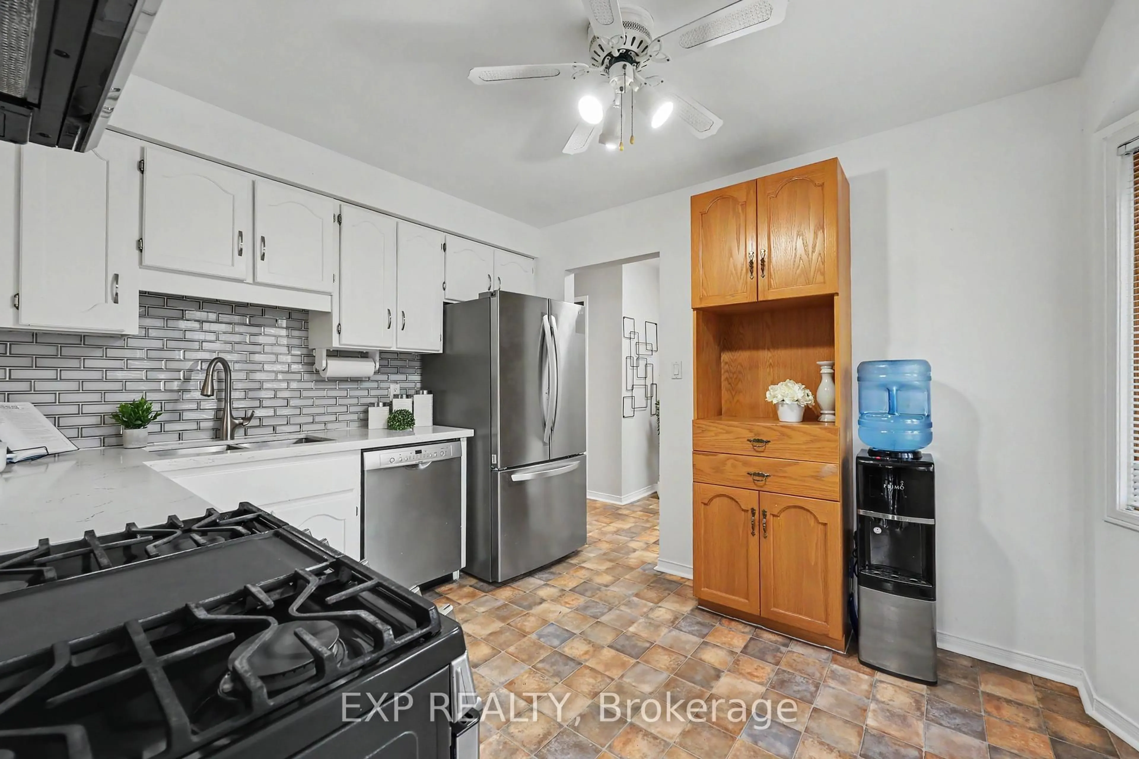 Standard kitchen, ceramic/tile floor for 38 Elora Dr #47, Hamilton Ontario L9C 7L6