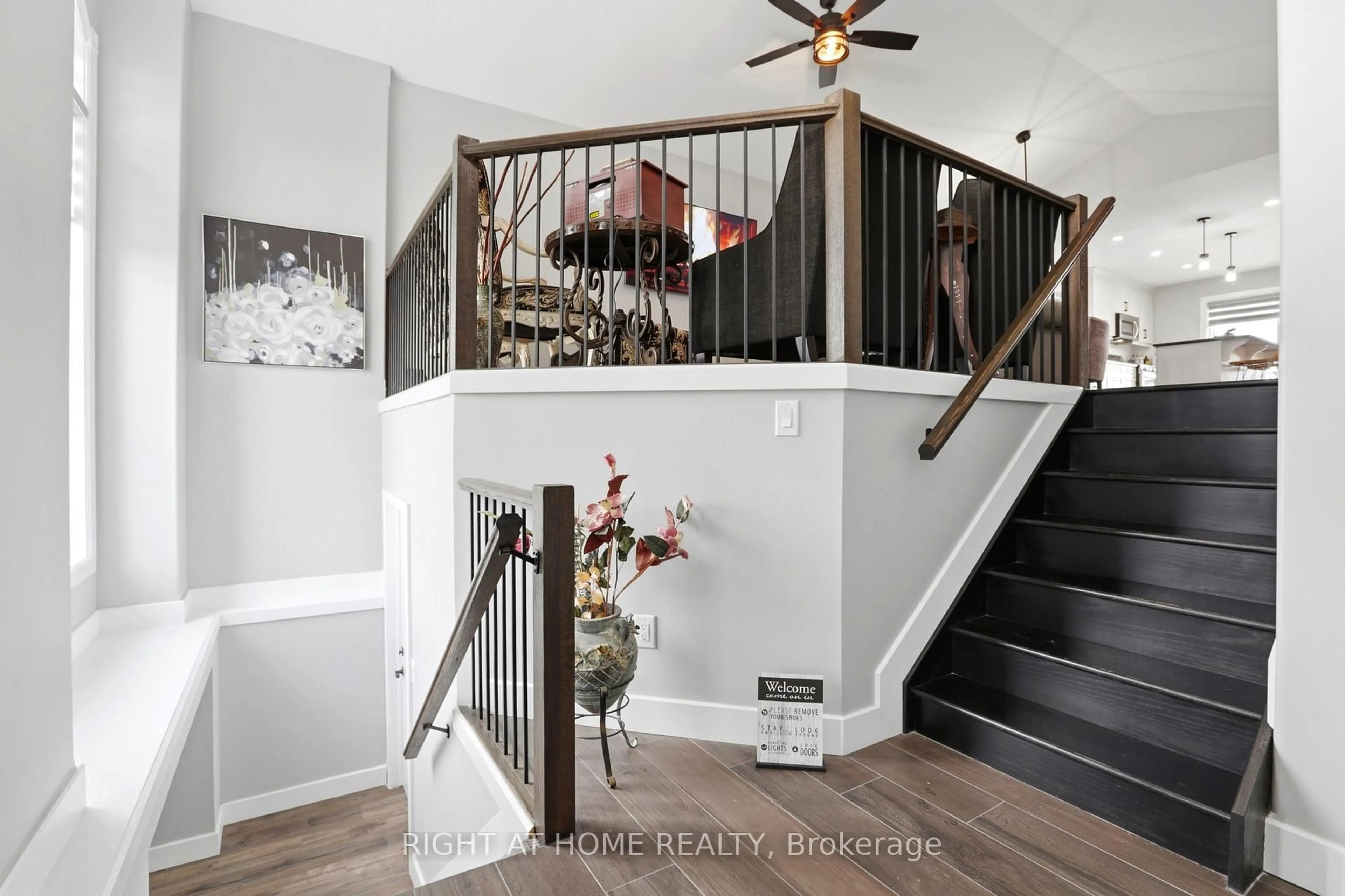 Indoor entryway for 114 Tuscany Tr, Chatham-Kent Ontario N7M 0R9