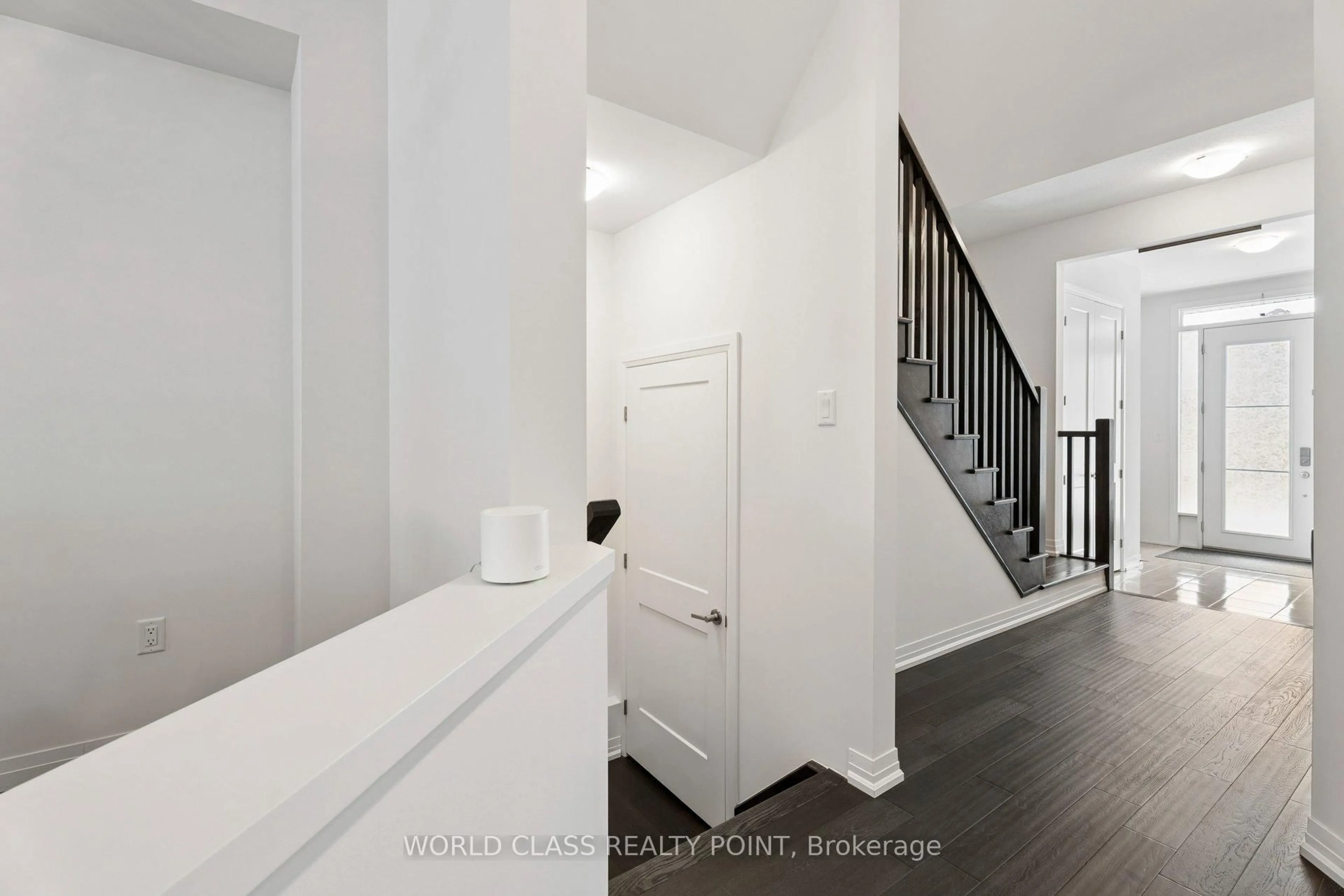 Indoor entryway for 4073 Healing St, Lincoln Ontario L0R 1B4
