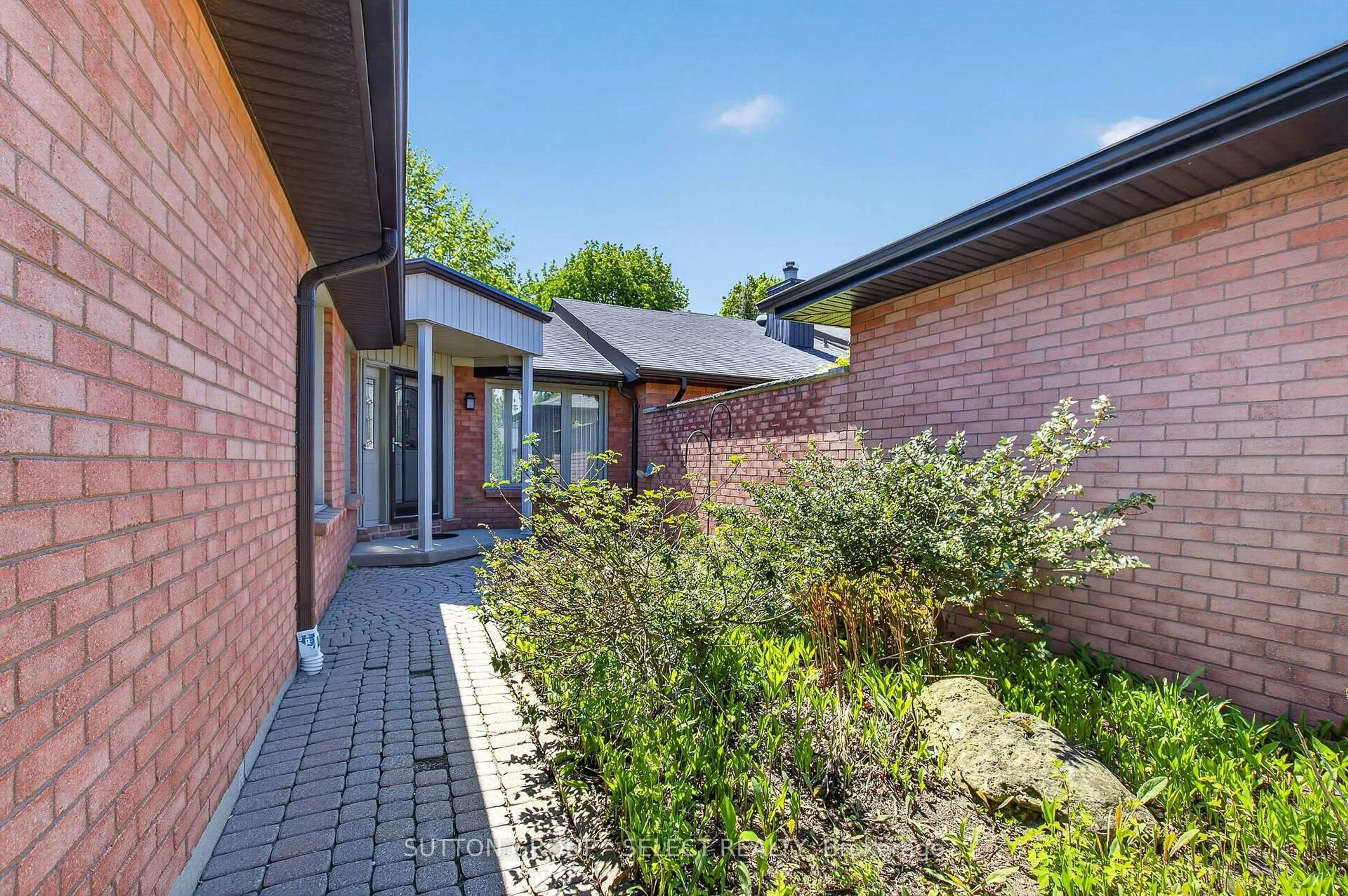 Home with brick exterior material, street for 55 FIDDLERS GREEN Rd #49, London North Ontario N6H 4T8