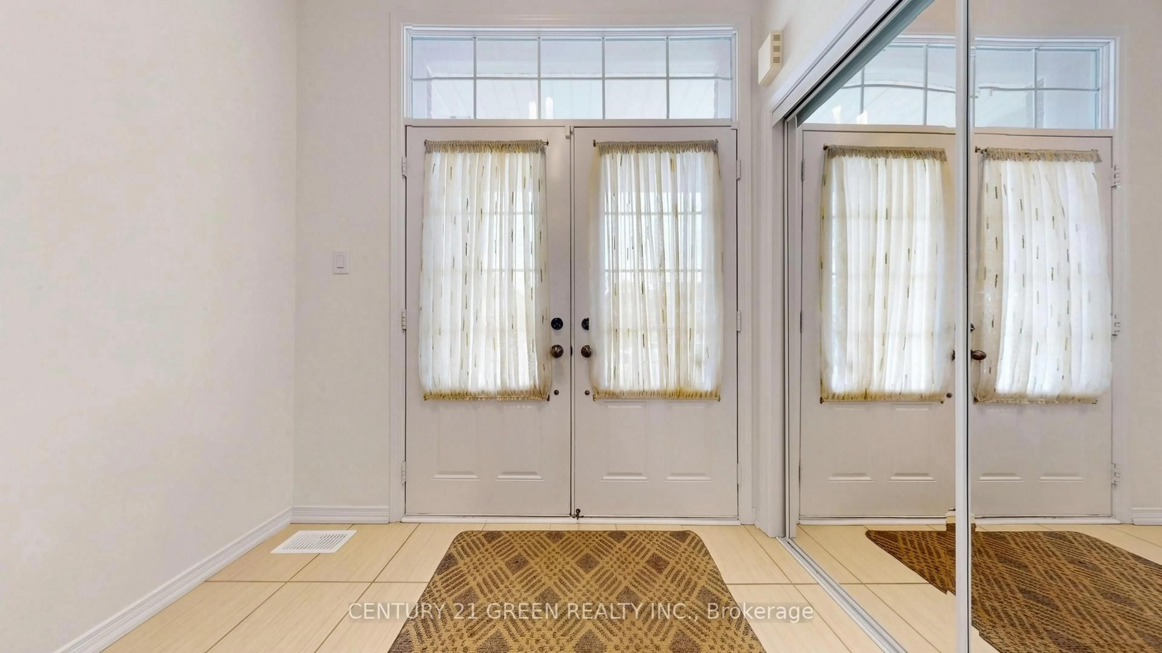 Indoor entryway for 7849 Hoptree Rd, Niagara Falls Ontario L2H 0N3
