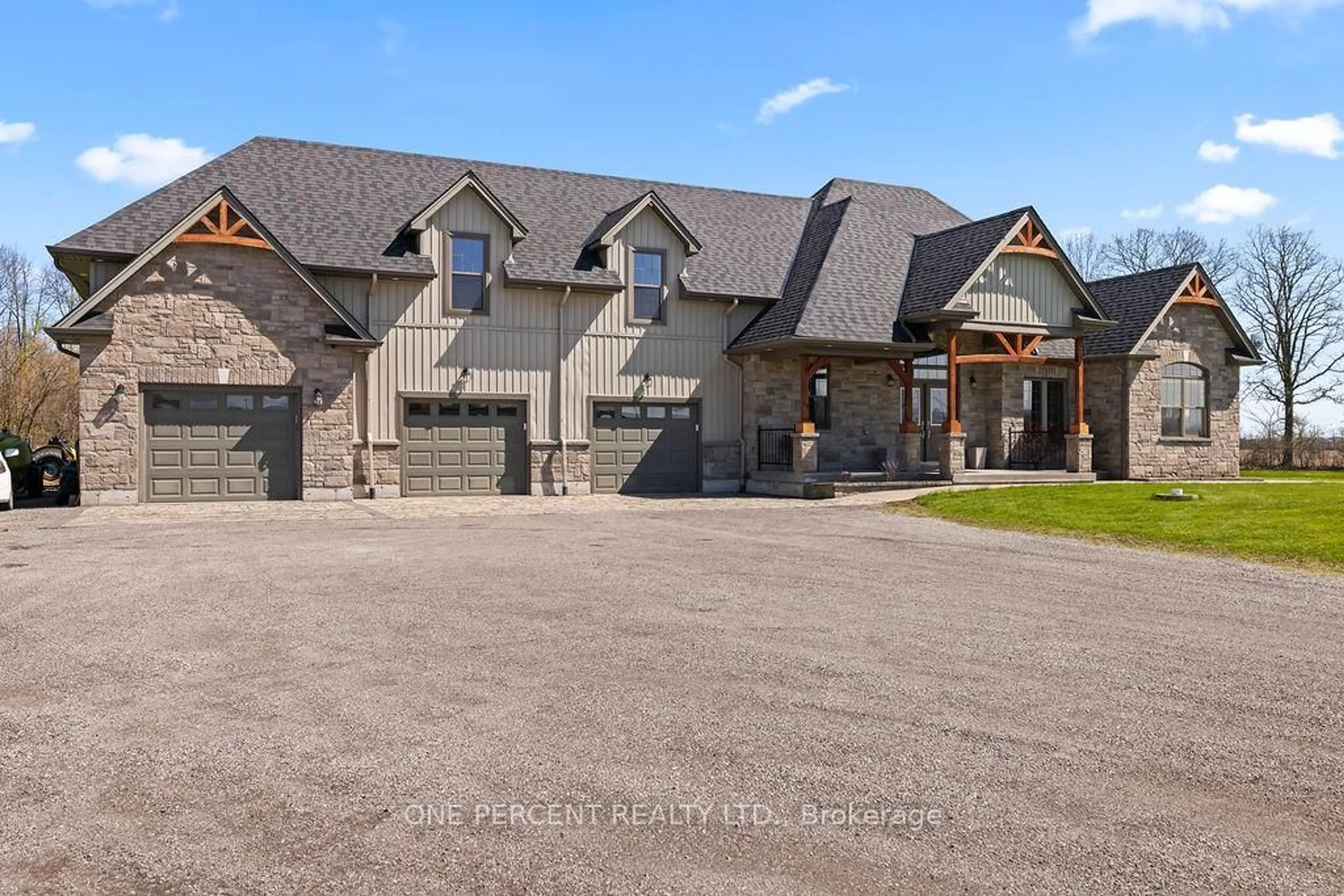 A pic from outside/outdoor area/front of a property/back of a property/a pic from drone, unknown for 3265 MOUNTAIN Rd, Lincoln Ontario L0R 1B2