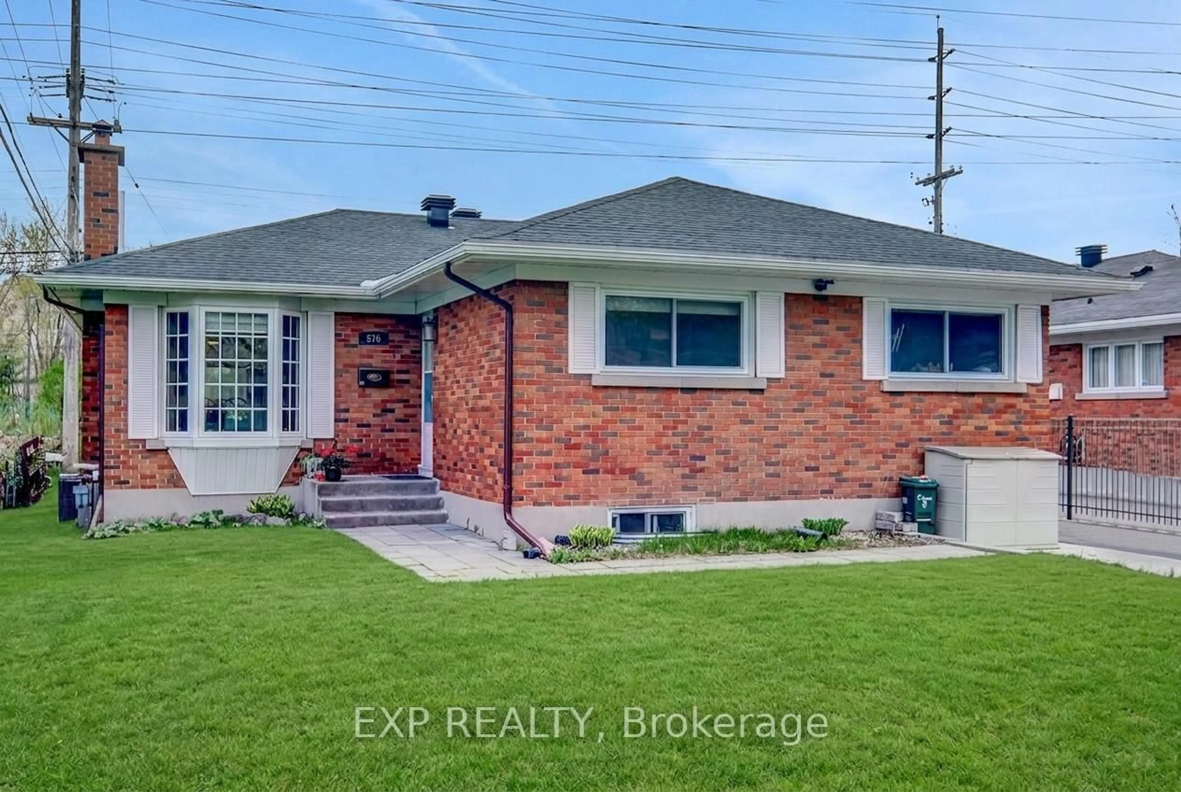 Home with brick exterior material, street for 576 Browning Ave, Ottawa Ontario K1G 0T4