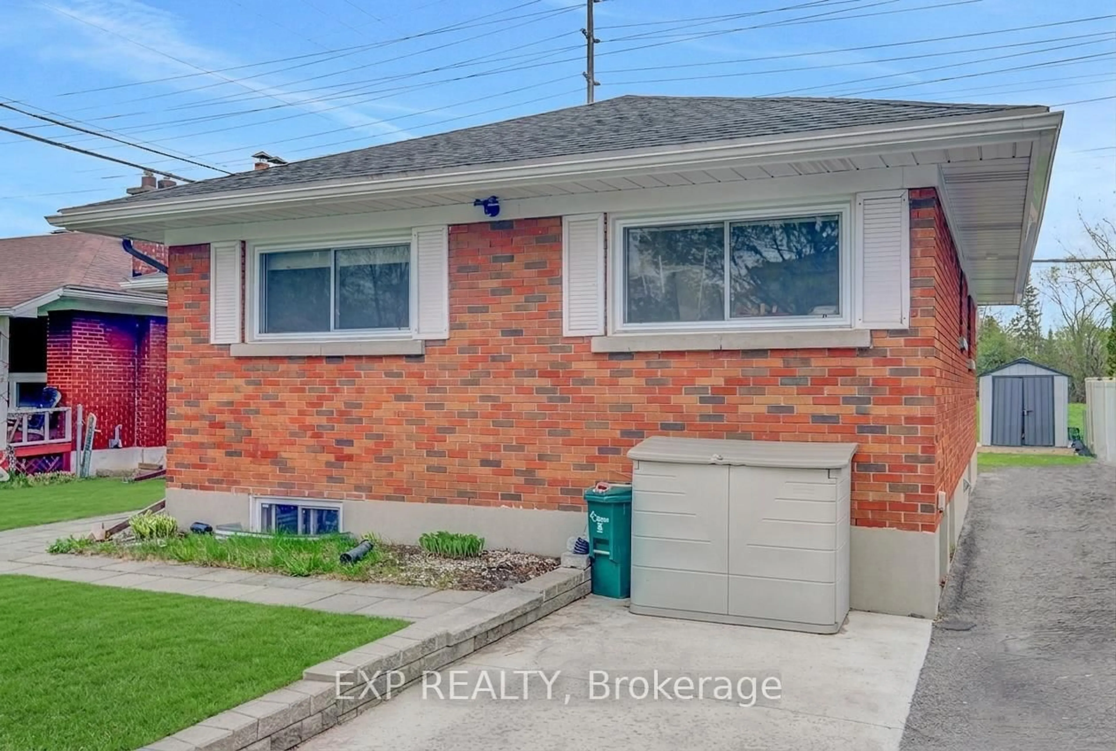 Home with brick exterior material, street for 576 Browning Ave, Ottawa Ontario K1G 0T4