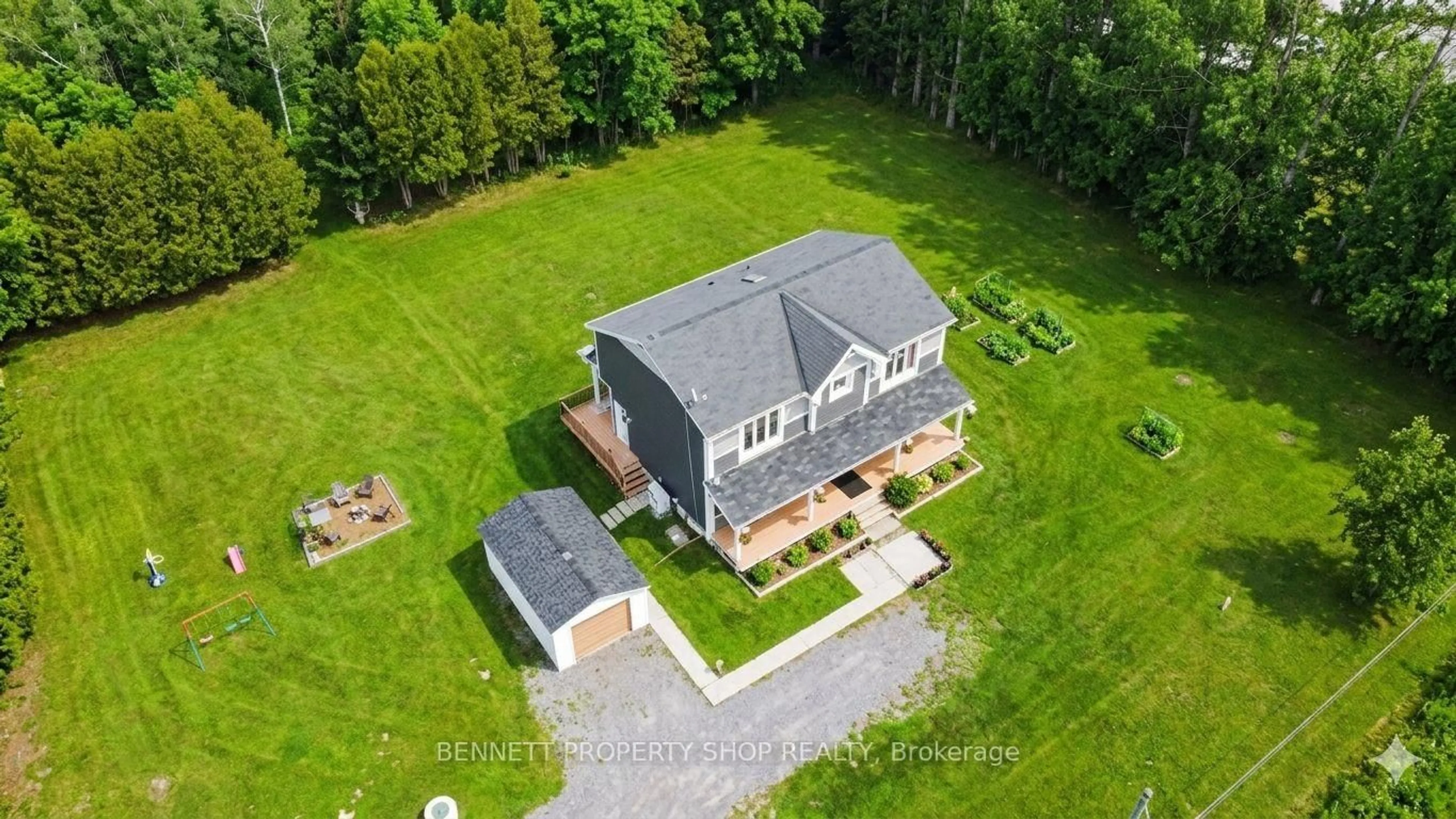 A pic from outside/outdoor area/front of a property/back of a property/a pic from drone, building for 406 County 9 Rd, Alfred and Plantagenet Ontario K0B 1L0