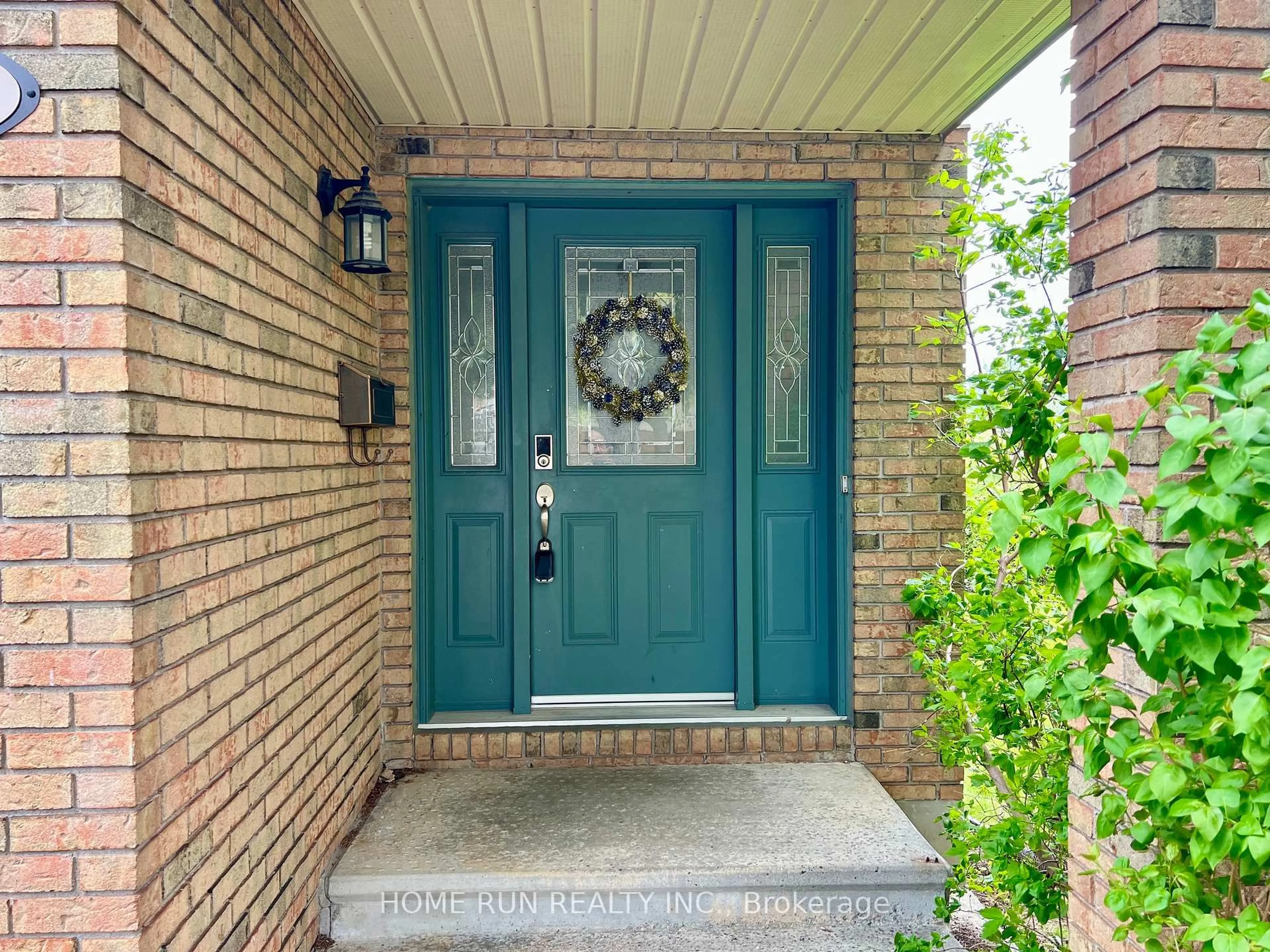 Indoor entryway for 76 Winbro Private, Ottawa Ontario K1V 0M6
