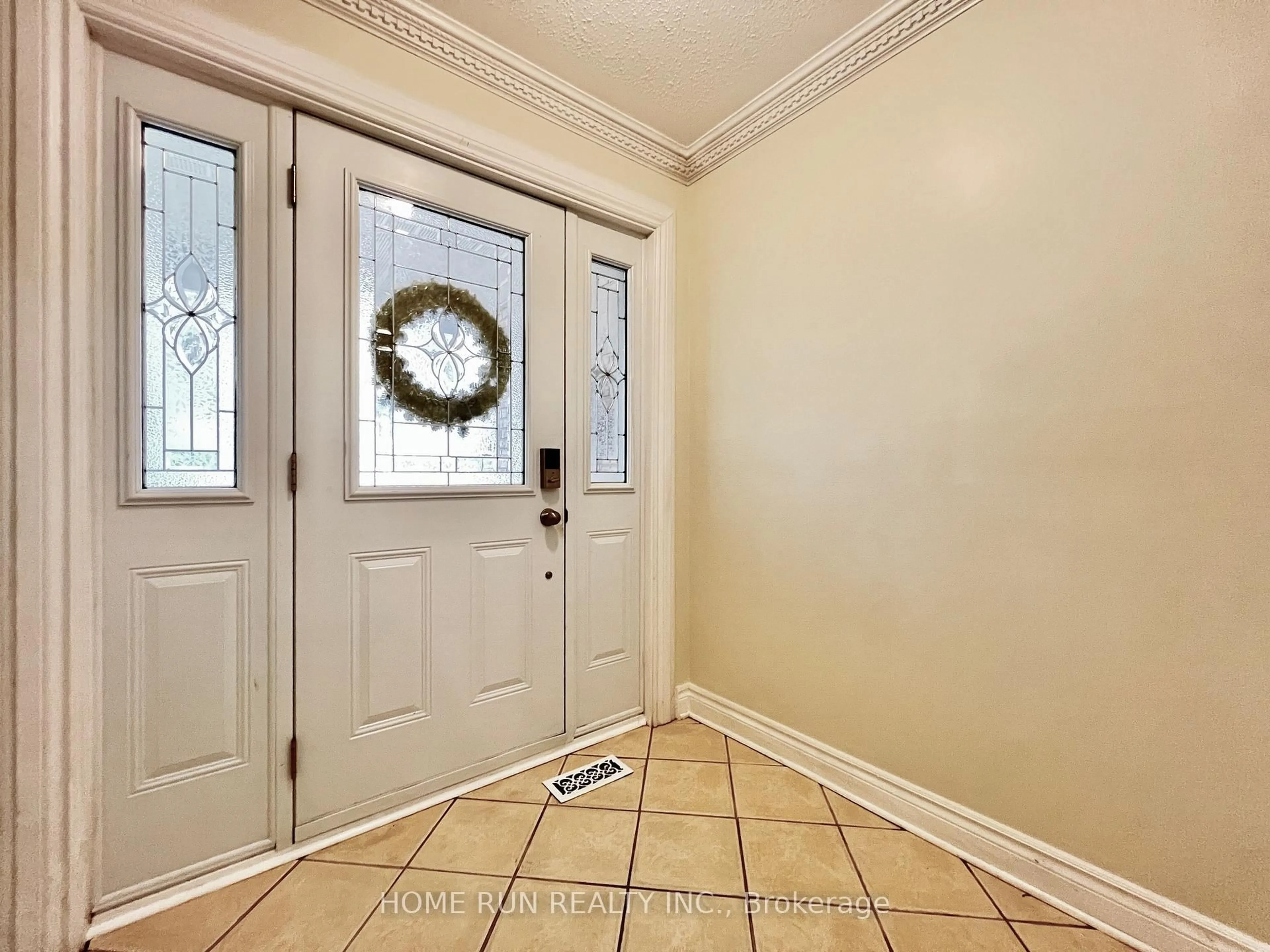 Indoor entryway for 76 Winbro Private, Ottawa Ontario K1V 0M6