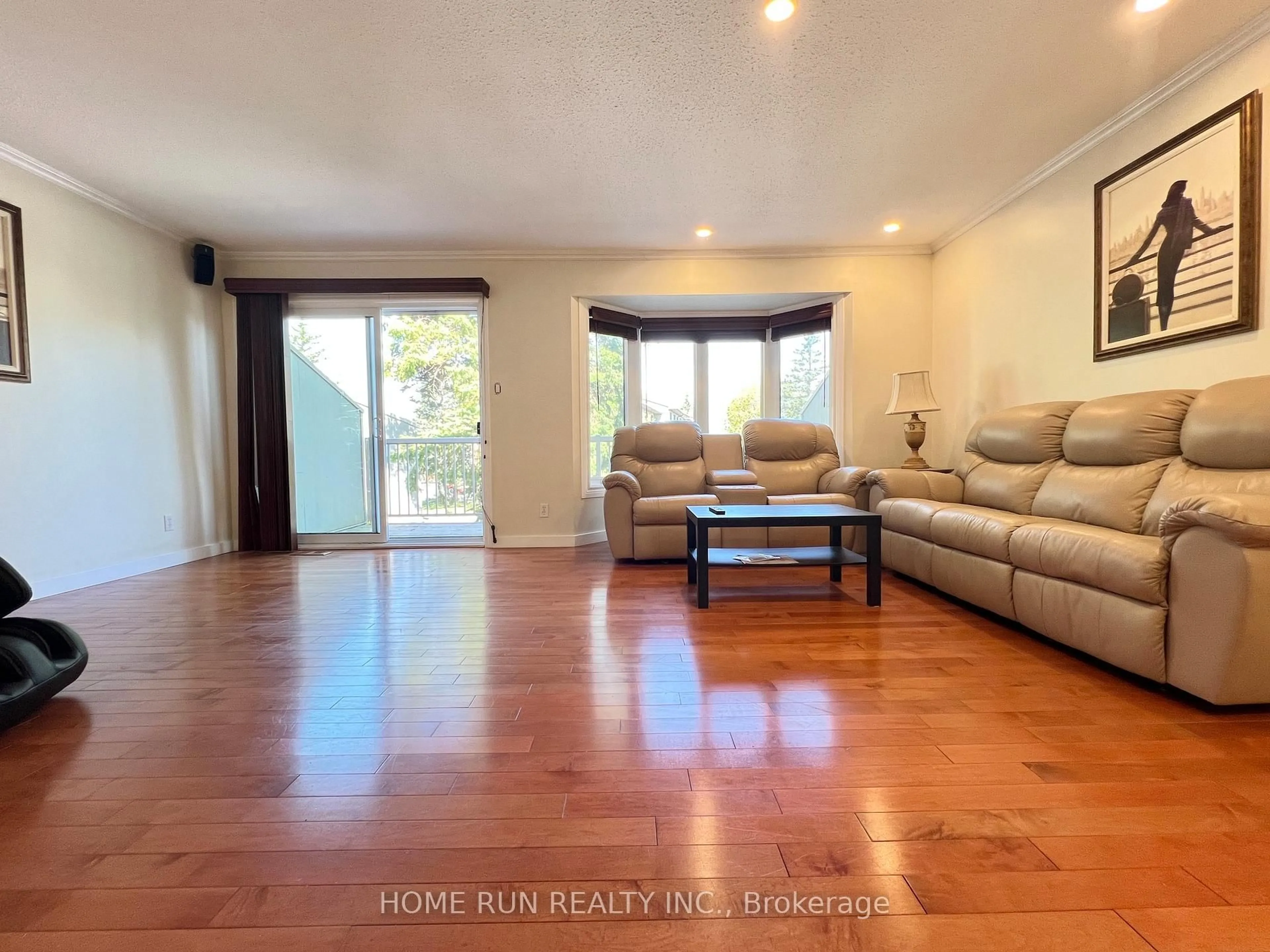 Living room with furniture, wood/laminate floor for 76 Winbro Private, Ottawa Ontario K1V 0M6