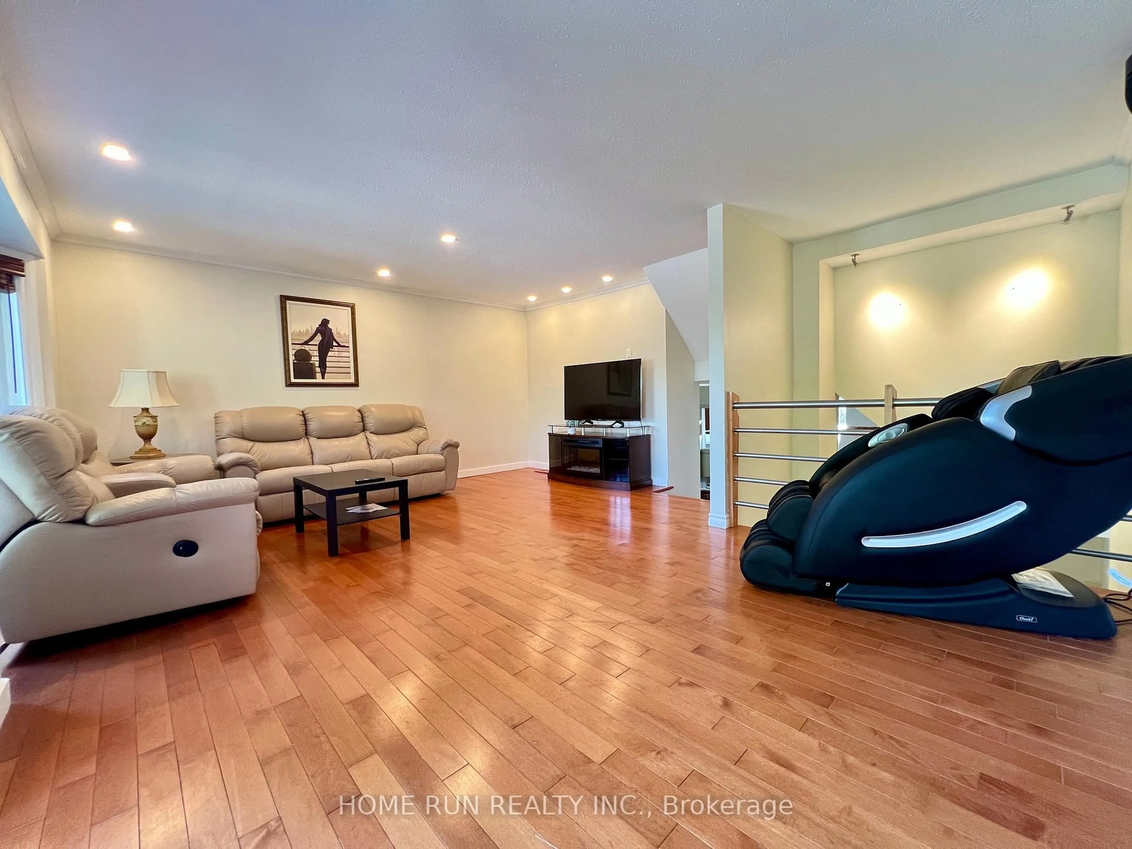Living room with furniture, wood/laminate floor for 76 Winbro Private, Ottawa Ontario K1V 0M6