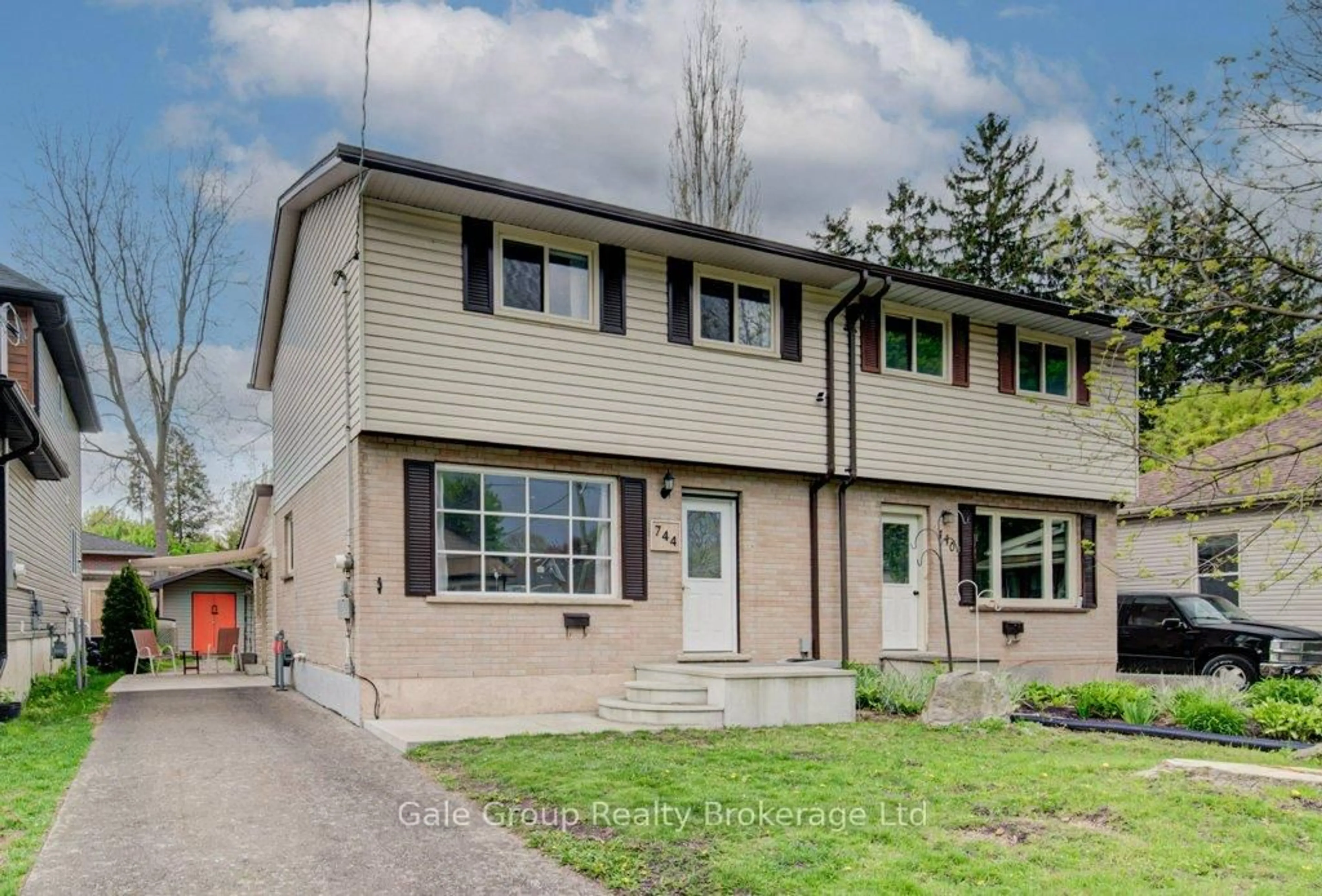 Home with vinyl exterior material, street for 744 Nelson St, Woodstock Ontario N4S 4J1