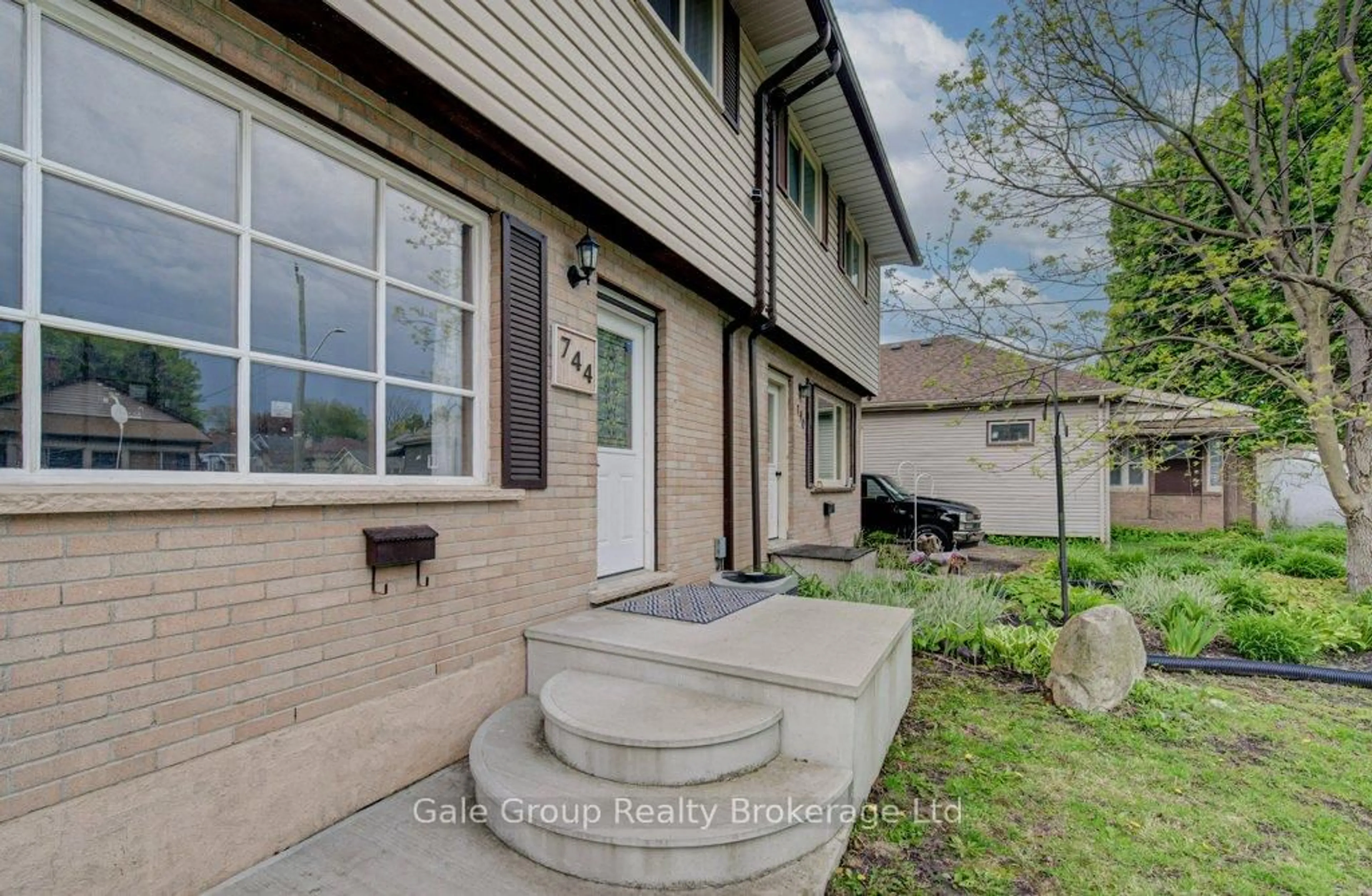 Unknown for 744 Nelson St, Woodstock Ontario N4S 4J1
