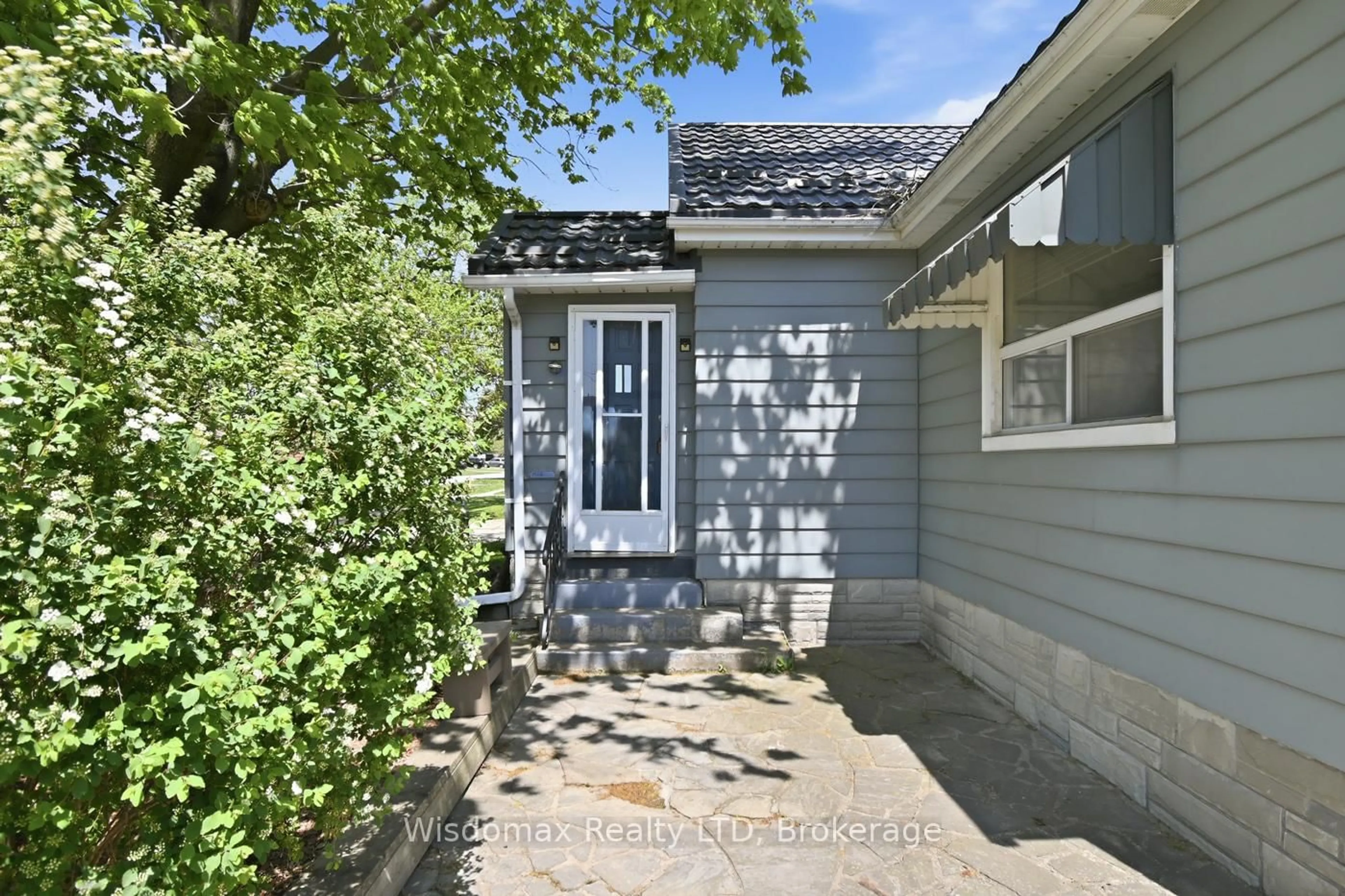 Unknown for 108 Queen St, Thorold Ontario L2V 3N9