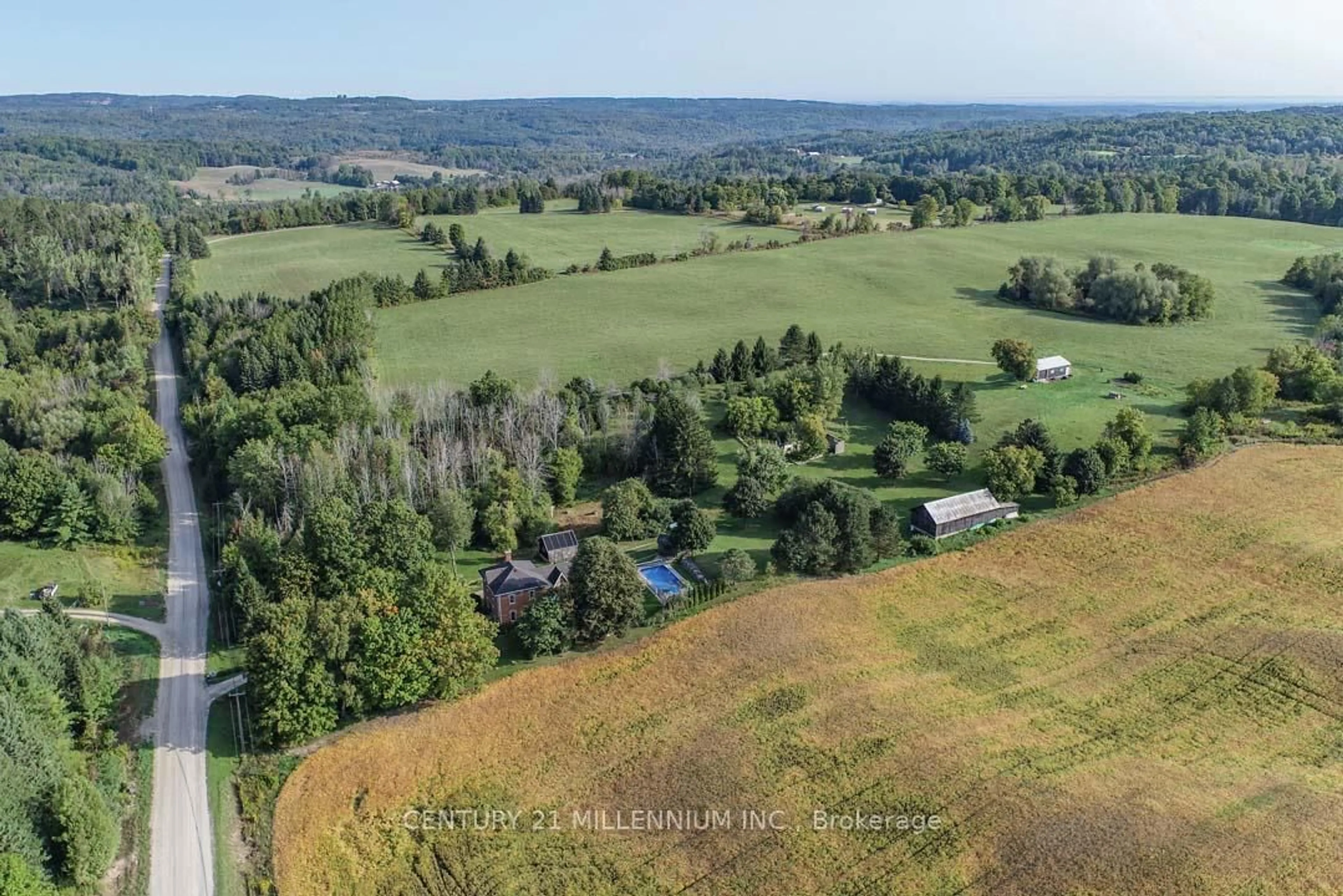 A pic from outside/outdoor area/front of a property/back of a property/a pic from drone, mountain view for 753333 2nd Line Ehs, Mono Ontario L9W 5W5