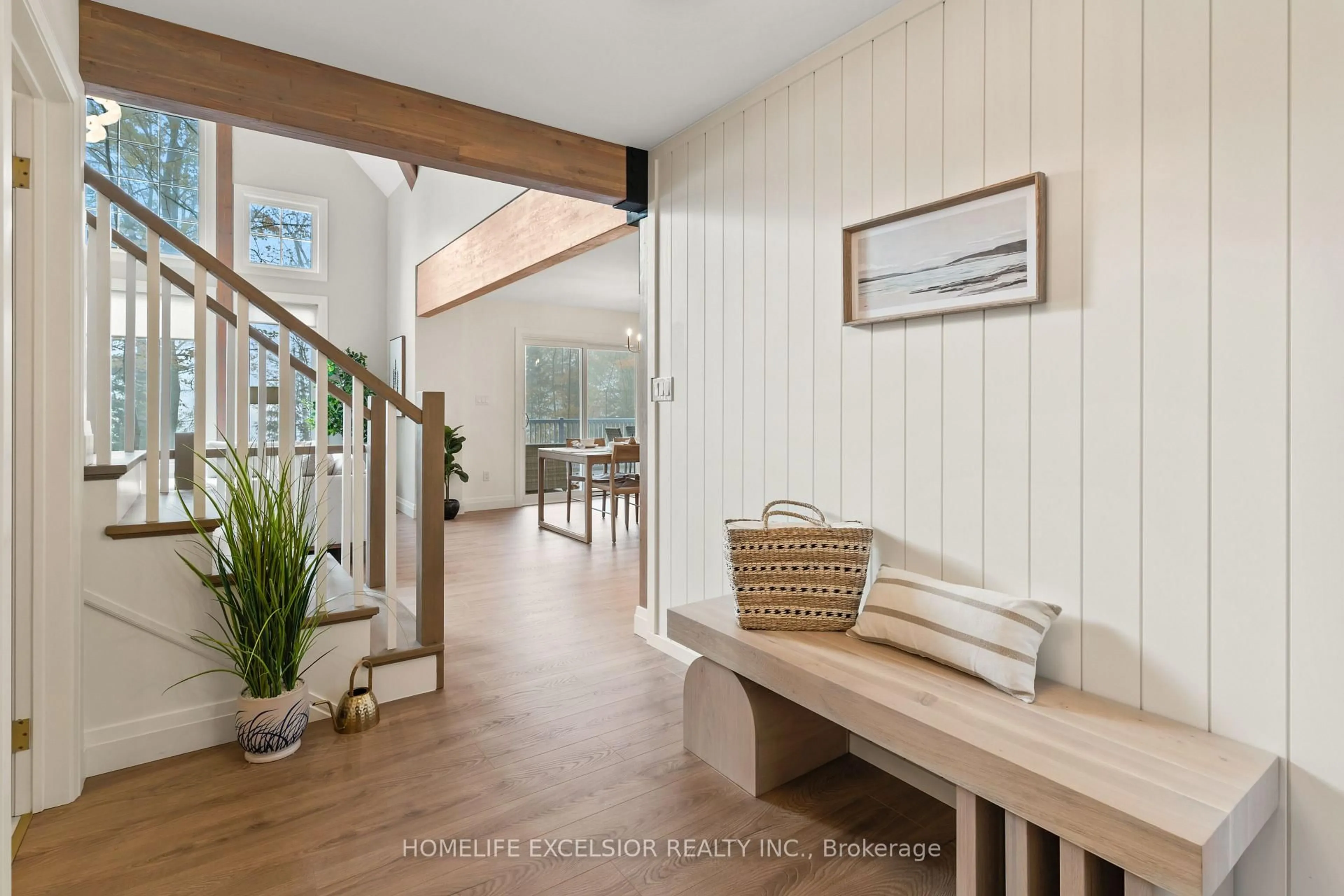 Indoor entryway for 1284 True North Rd, Dysart et al Ontario K0M 2T0
