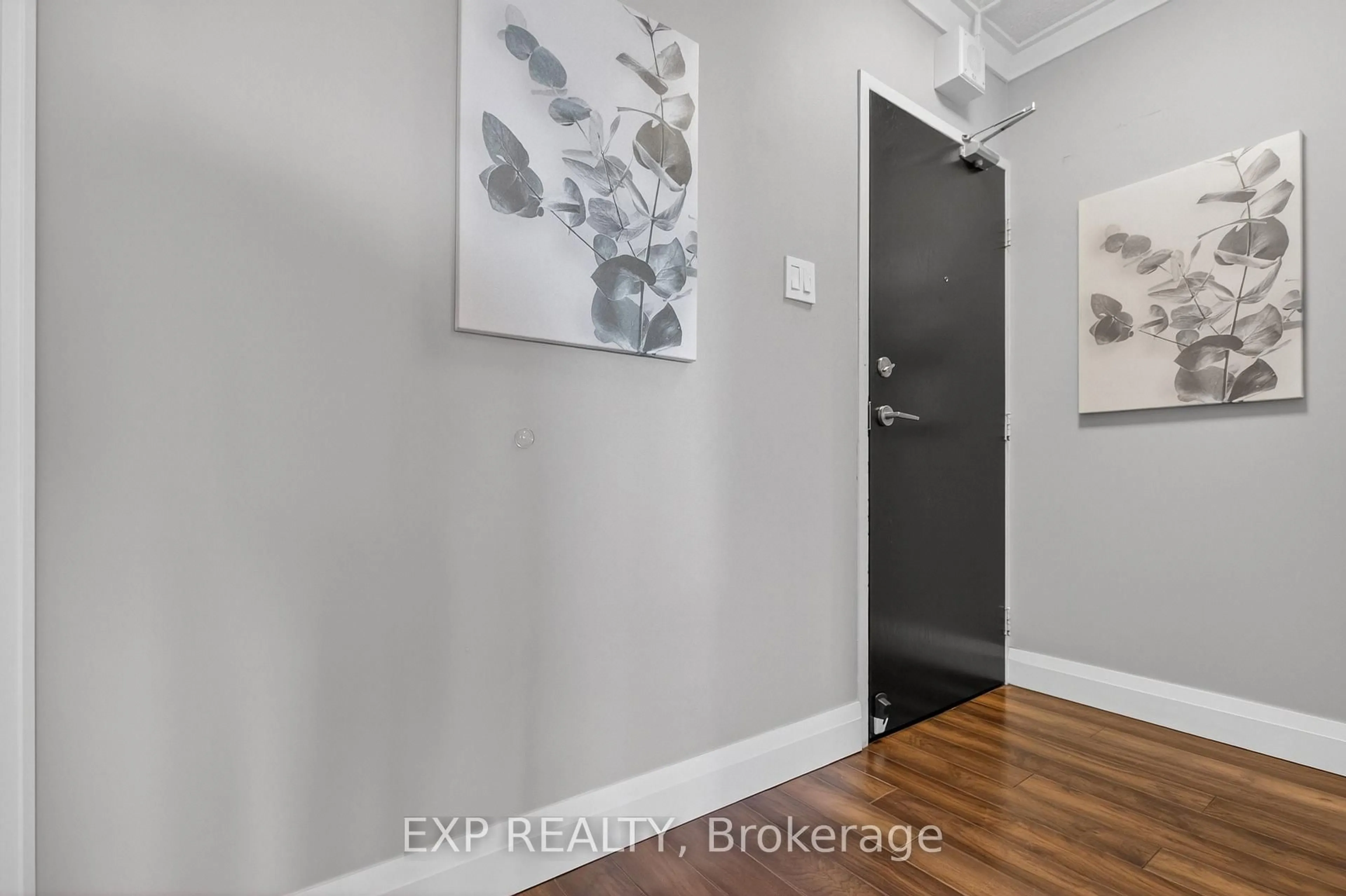 Indoor entryway for 81 Church St #1408, Kitchener Ontario N2G 4M1