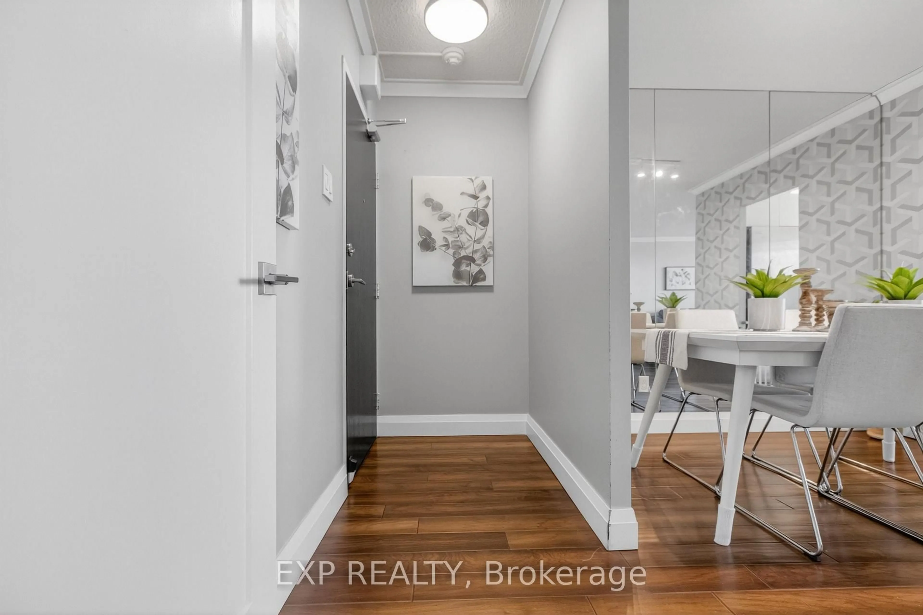 Indoor entryway for 81 Church St #1408, Kitchener Ontario N2G 4M1