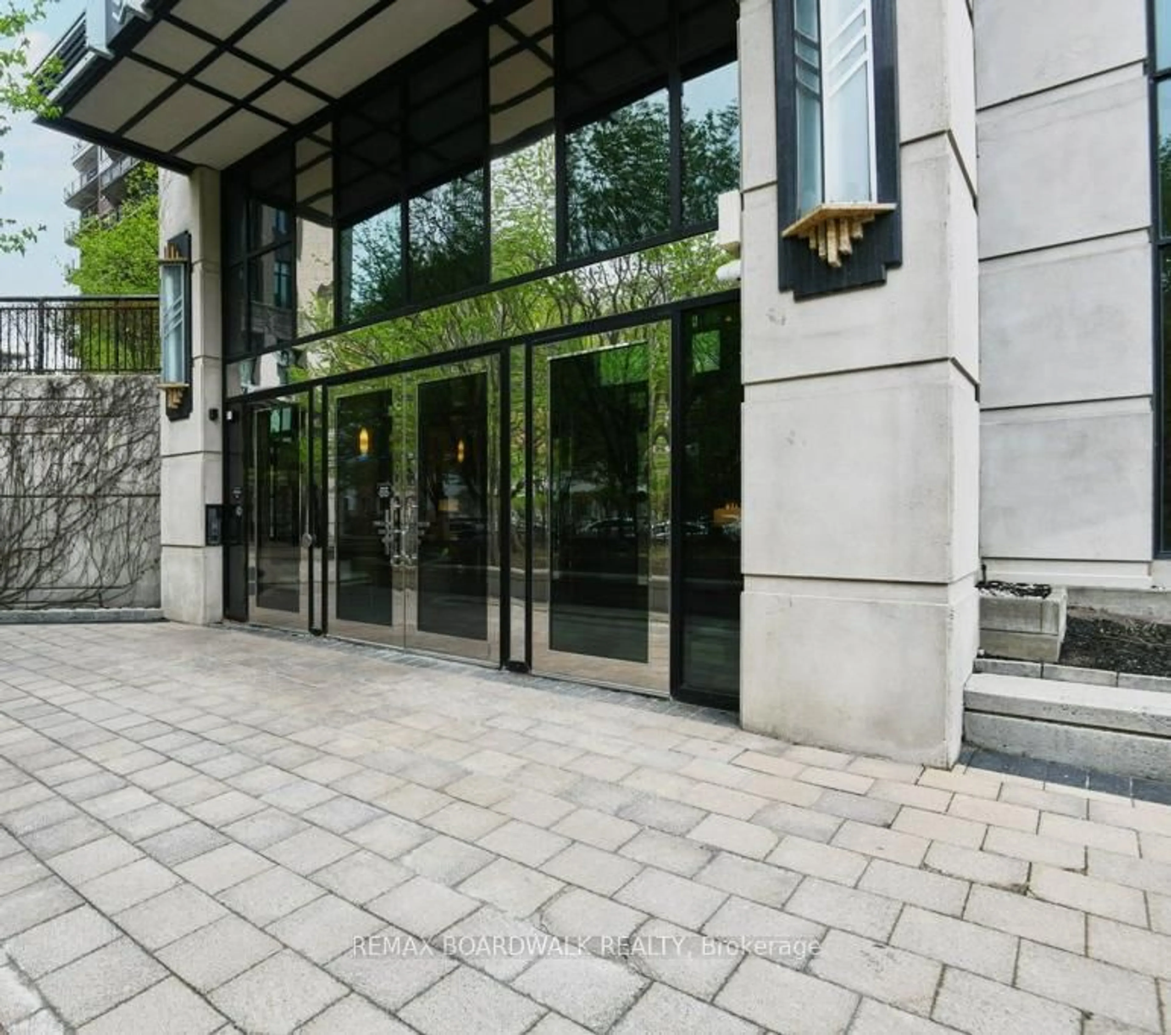 Indoor foyer for 245 Kent St #702, Ottawa Ontario K2P 0A5