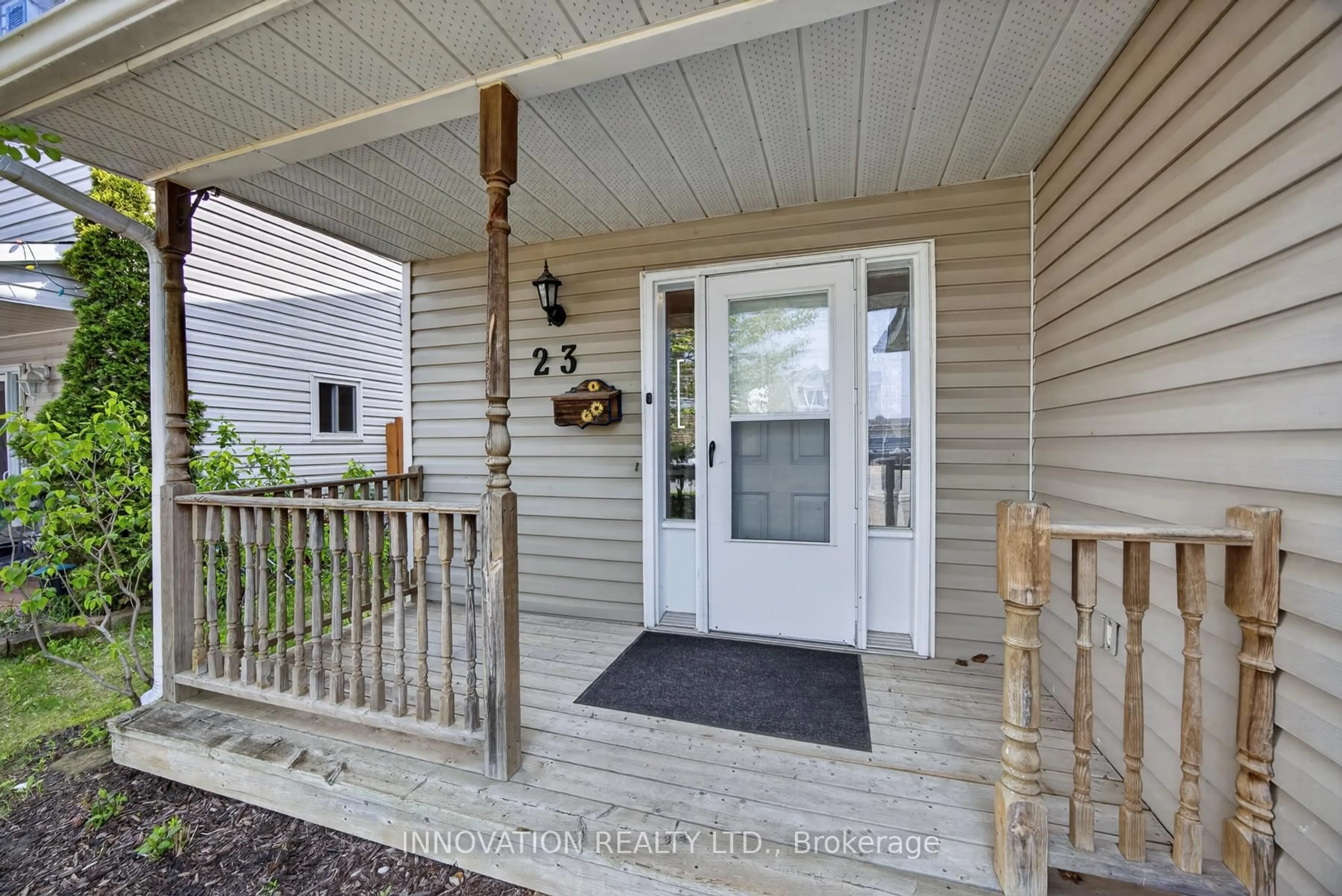 Indoor entryway for 23 Lemaistre St, Carleton Place Ontario K7C 4K5