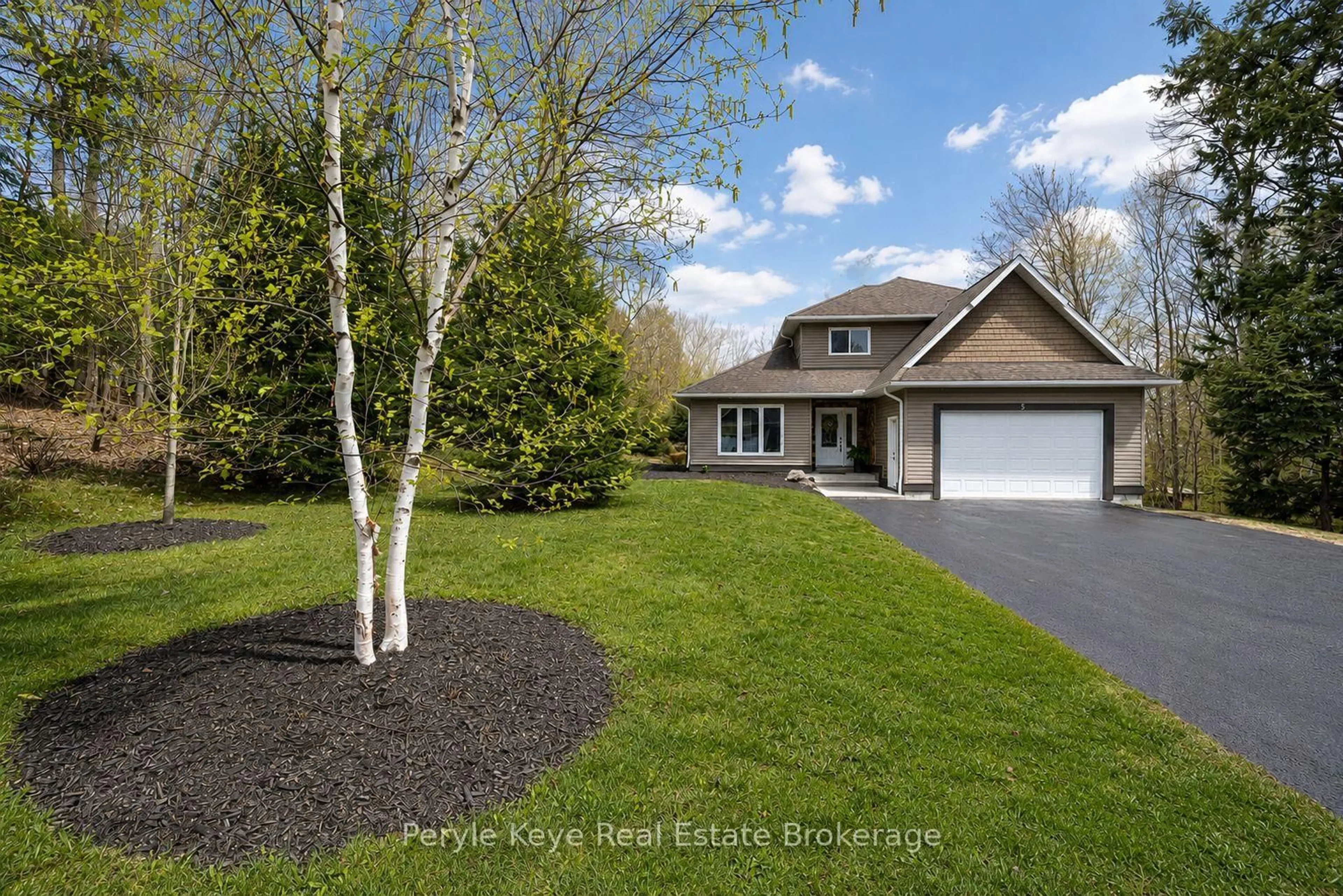 A pic from outside/outdoor area/front of a property/back of a property/a pic from drone, street for 5 Mackenzie Dr, Huntsville Ontario P1H 0A1