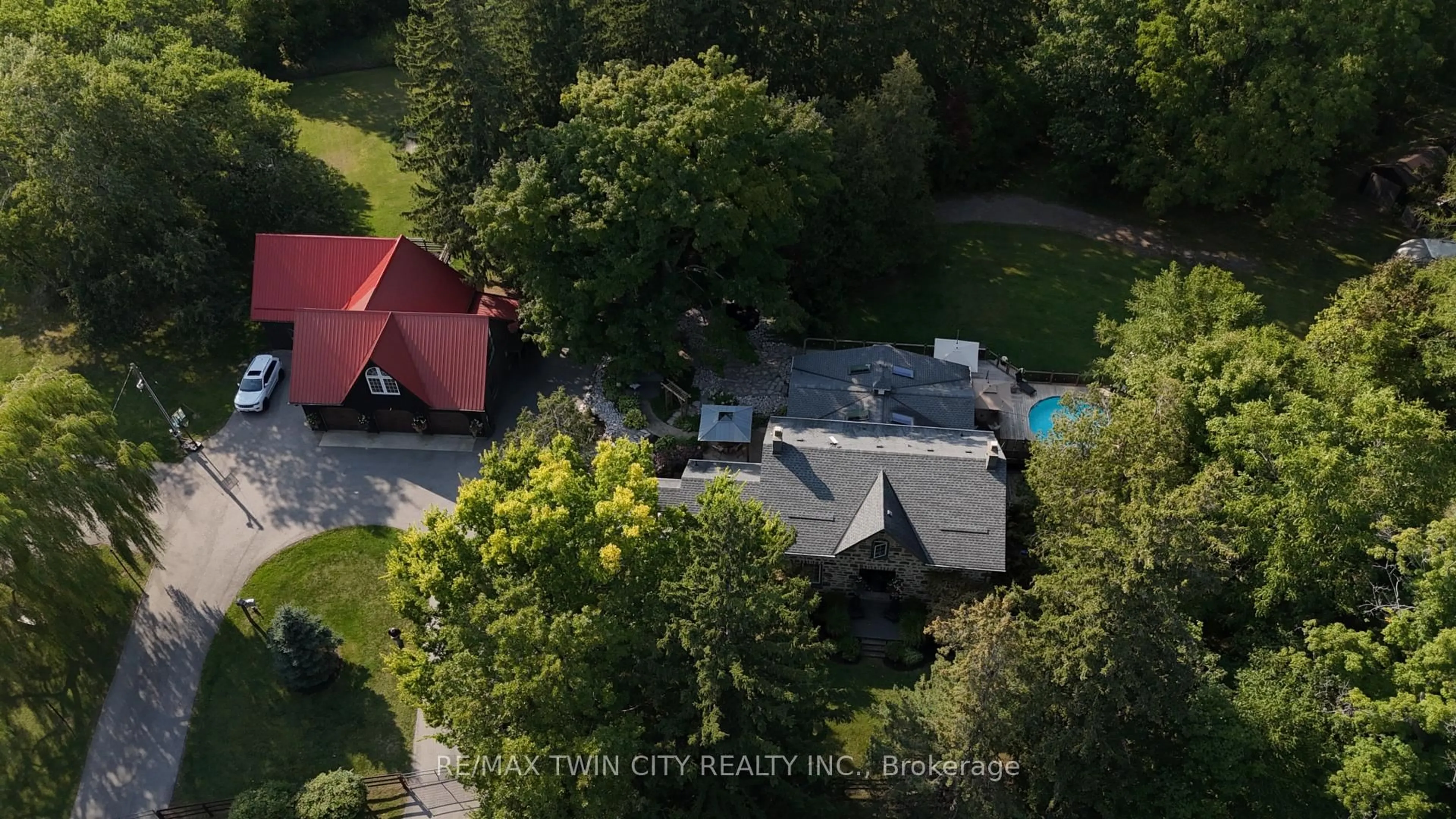 A pic from outside/outdoor area/front of a property/back of a property/a pic from drone, unknown for 464 Piper St, North Dumfries Ontario N0B 1E0