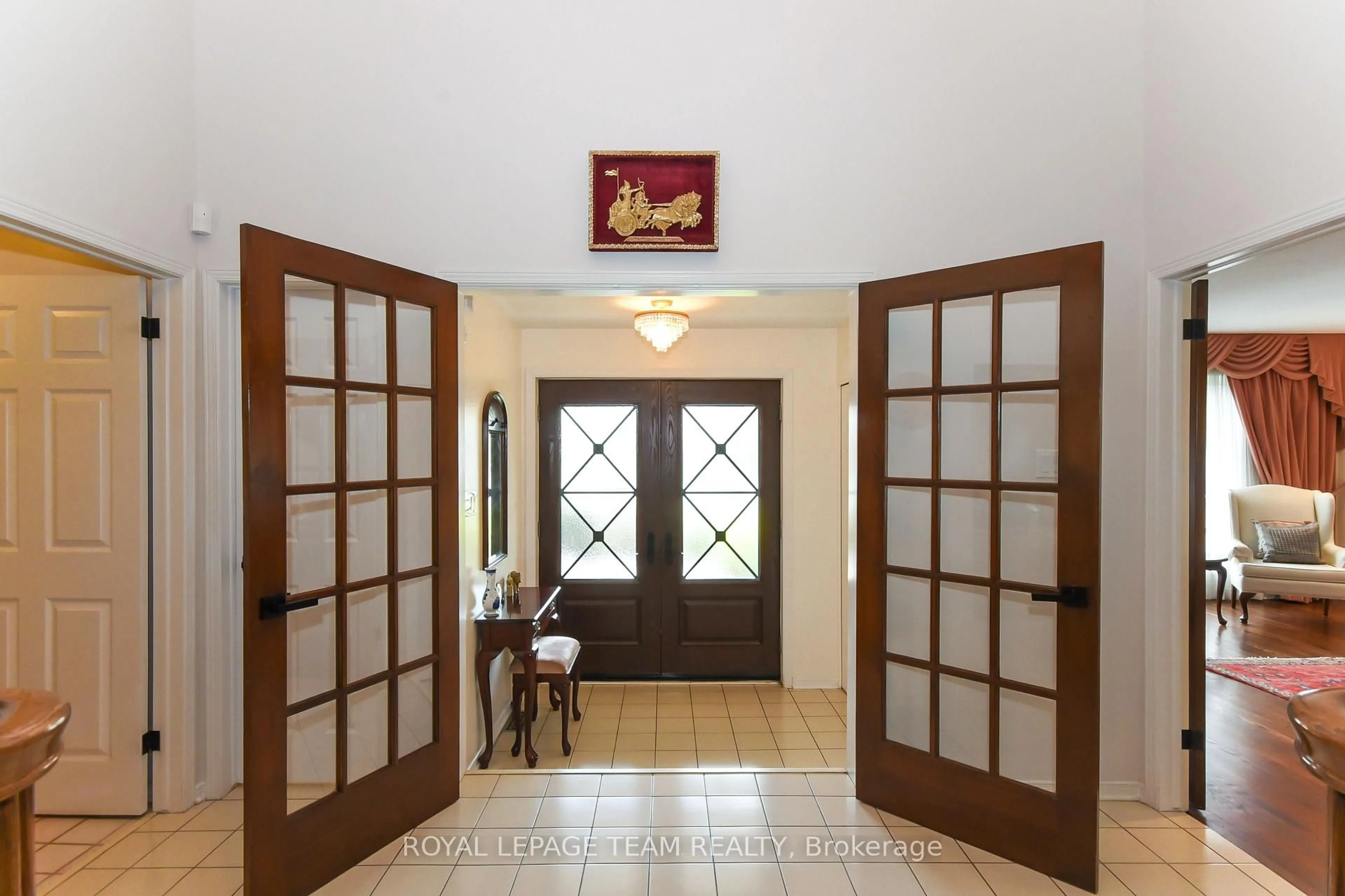 Indoor foyer for 2711 Wyldewood St, Ottawa Ontario K1T 2S1