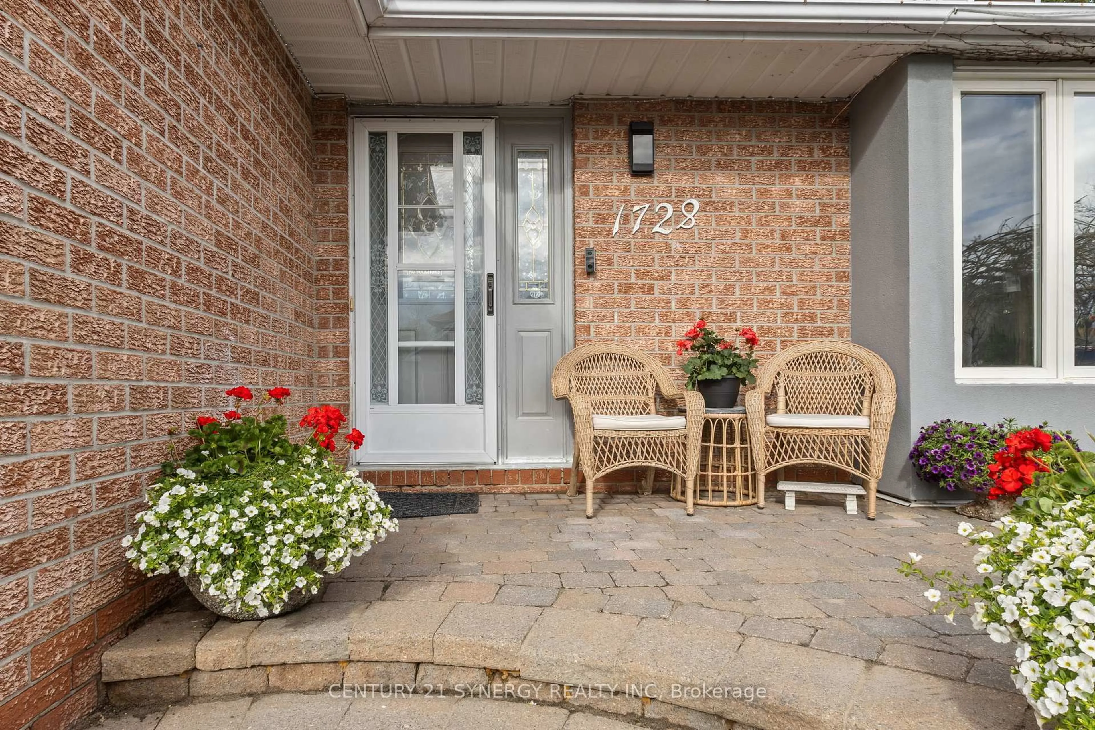 Patio, street for 1728 Teakdale Ave, Ottawa Ontario K1C 6M7