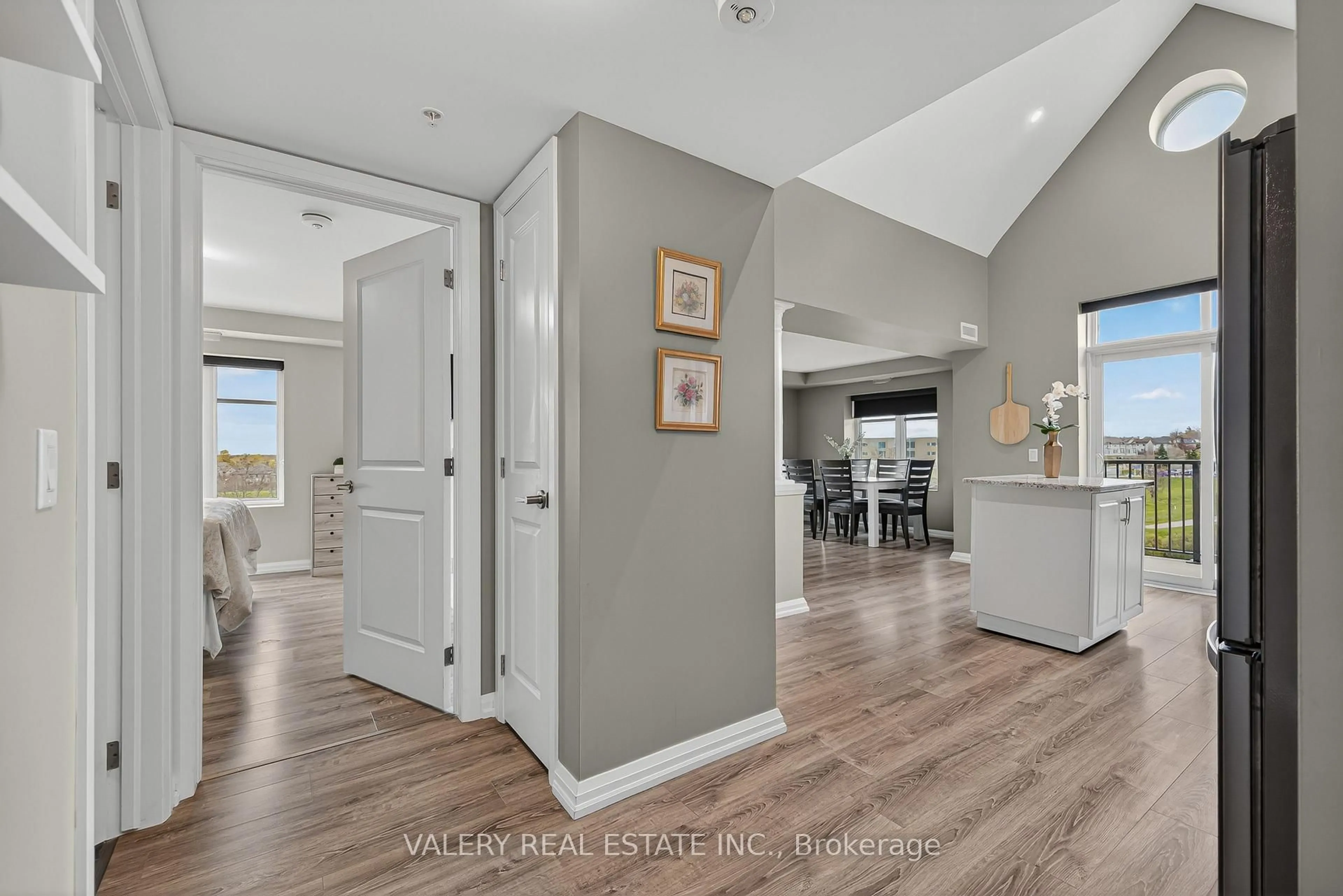 Indoor entryway for 778 Laurelwood Dr #701, Waterloo Ontario N2V 0G3