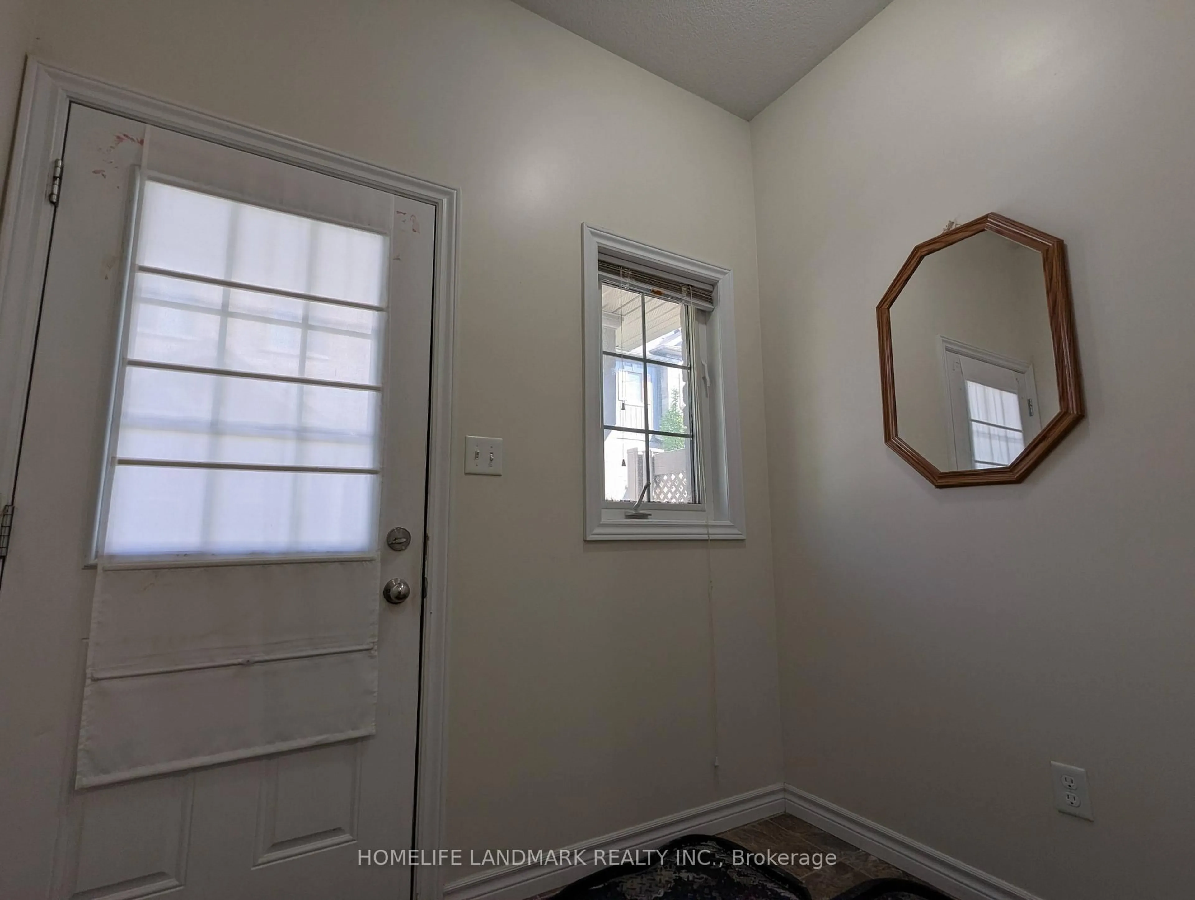 Indoor entryway for 931 Glasgow St #27B, Kitchener Ontario N2N 0B6