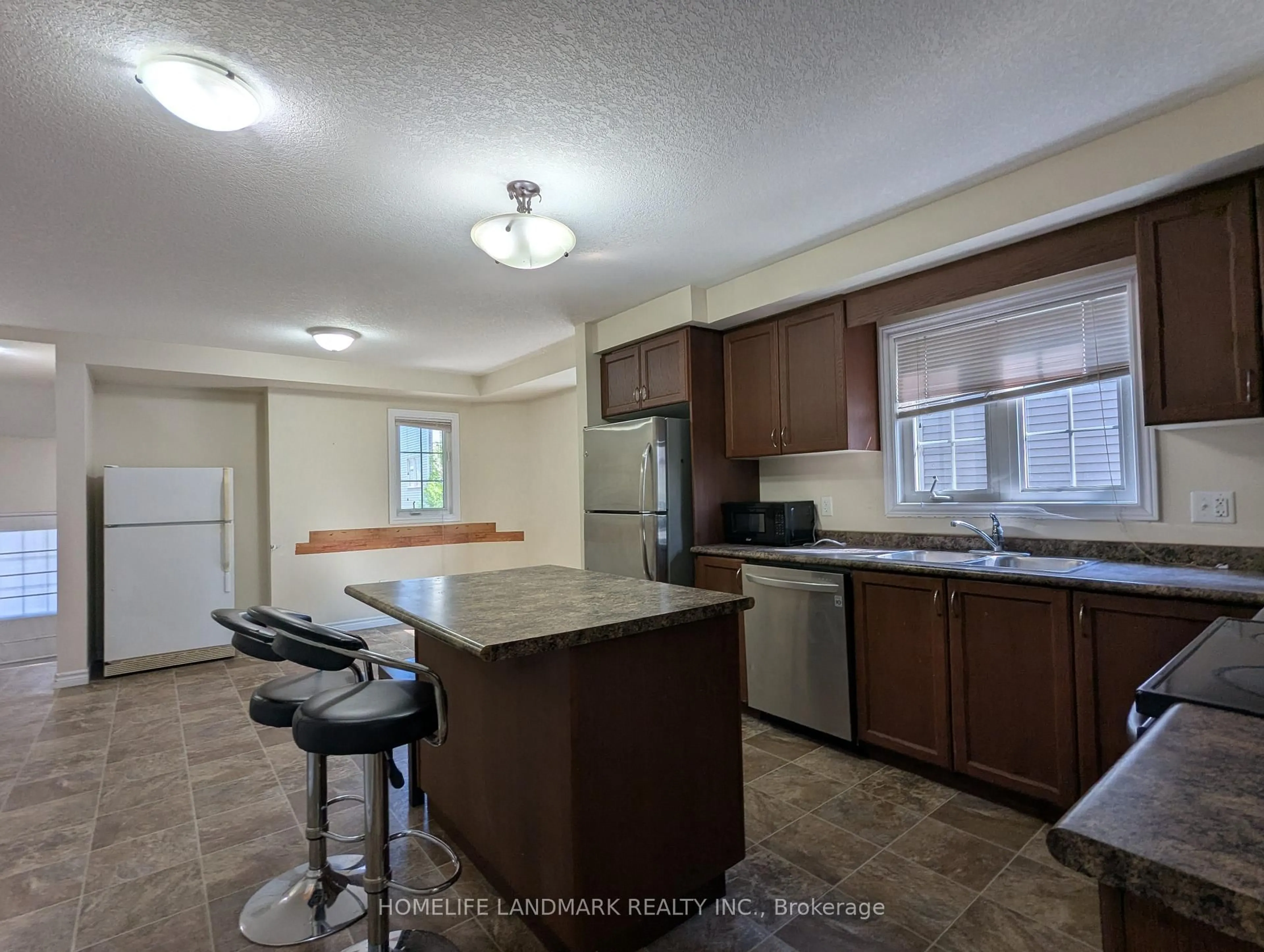 Standard kitchen, unknown for 931 Glasgow St #27B, Kitchener Ontario N2N 0B6