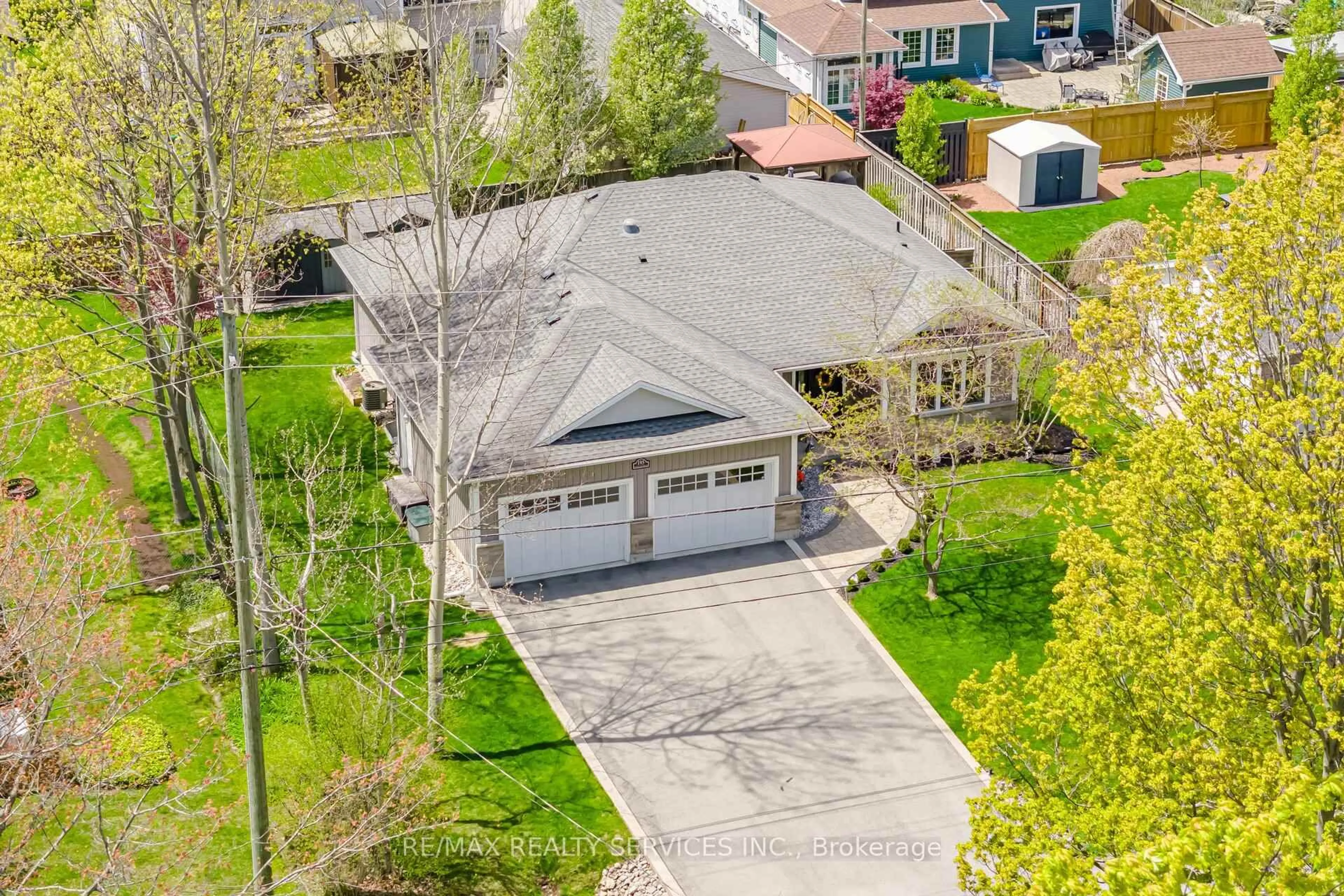 A pic from outside/outdoor area/front of a property/back of a property/a pic from drone, street for 195 Burleigh Rd, Fort Erie Ontario L0S 1N0