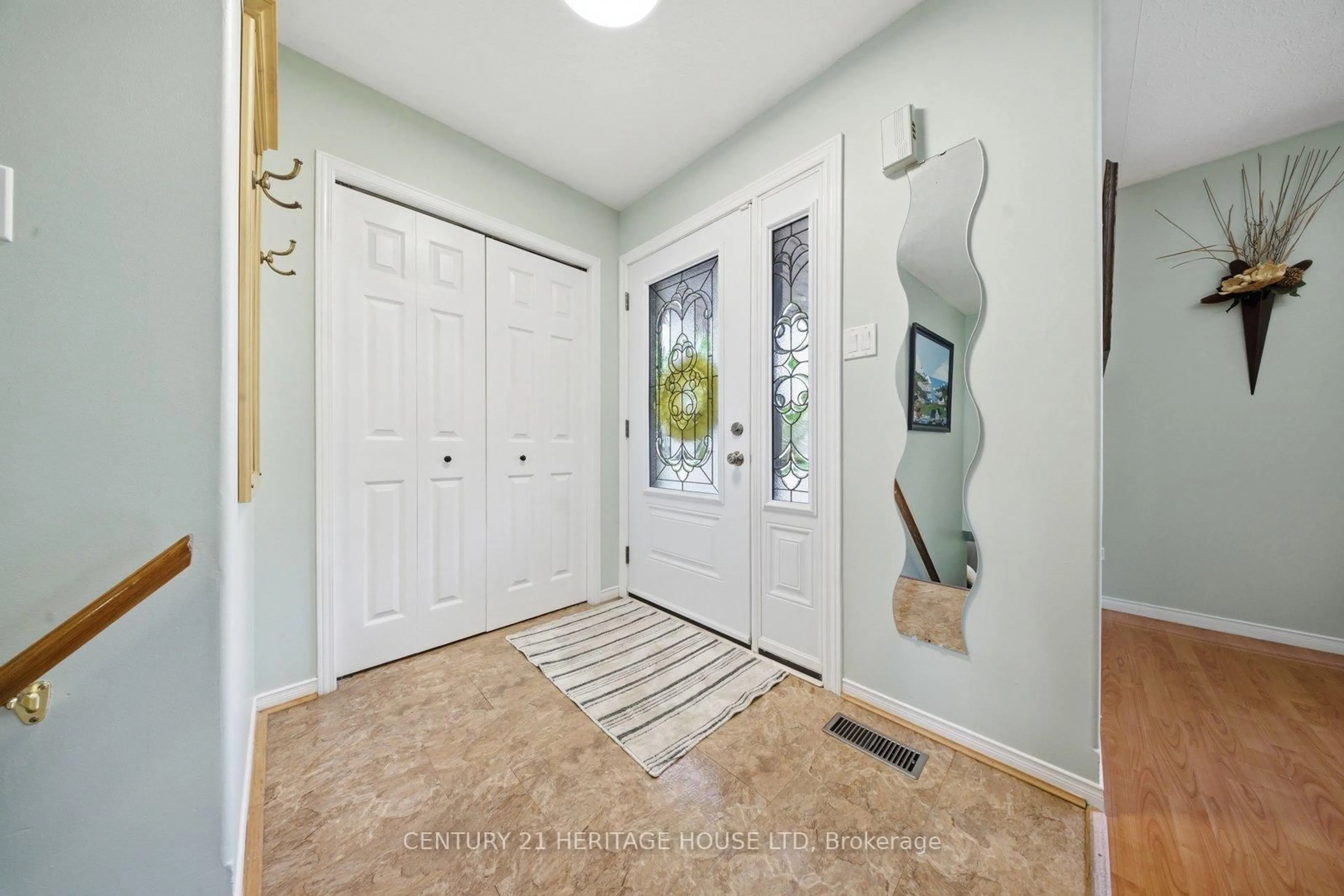 Indoor entryway for 37 Anastasia Cres, Brantford Ontario N3P 2A9