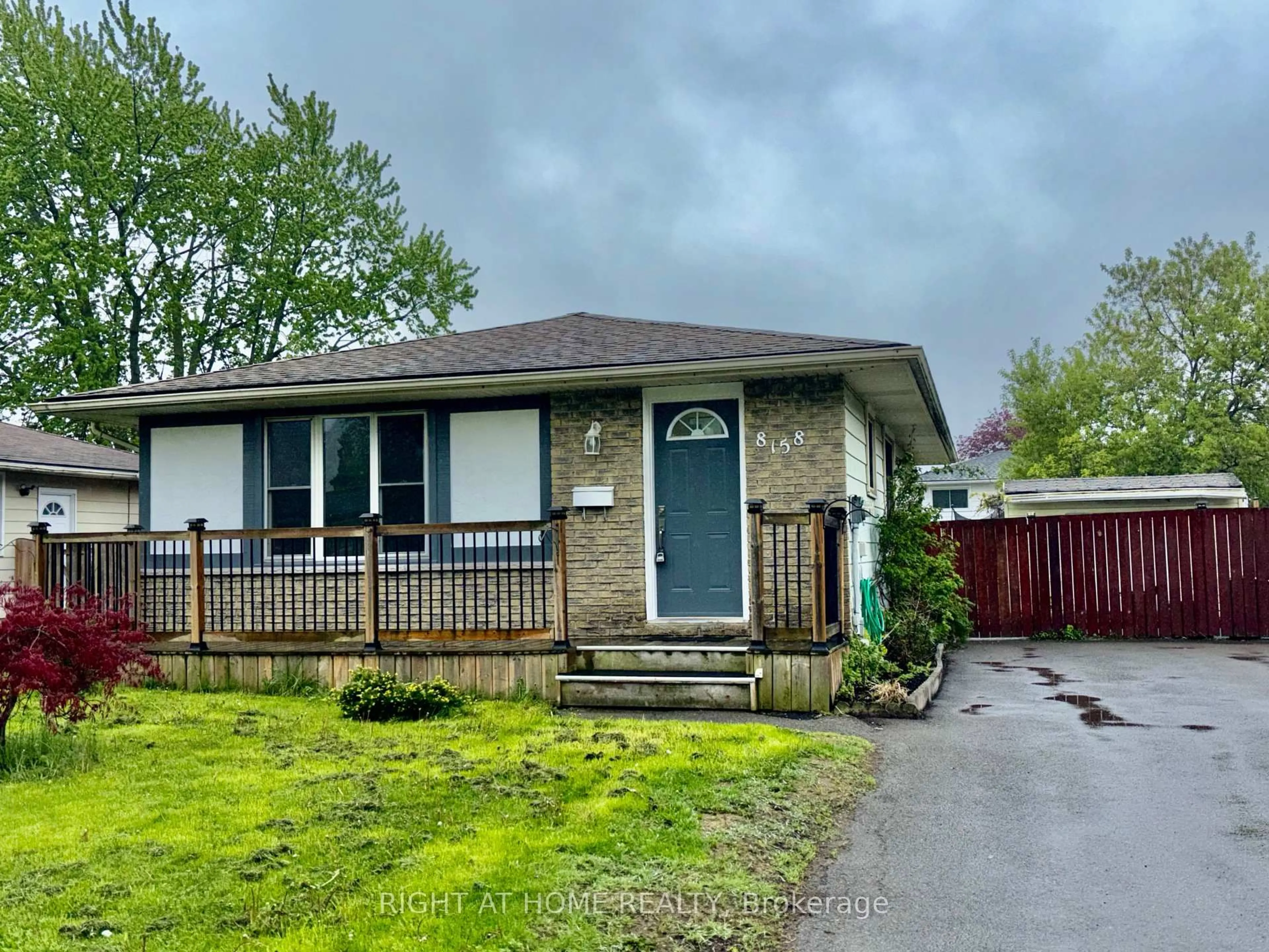 Unknown for 8158 PADDOCK TRAIL Dr, Niagara Falls Ontario L2H 1X3
