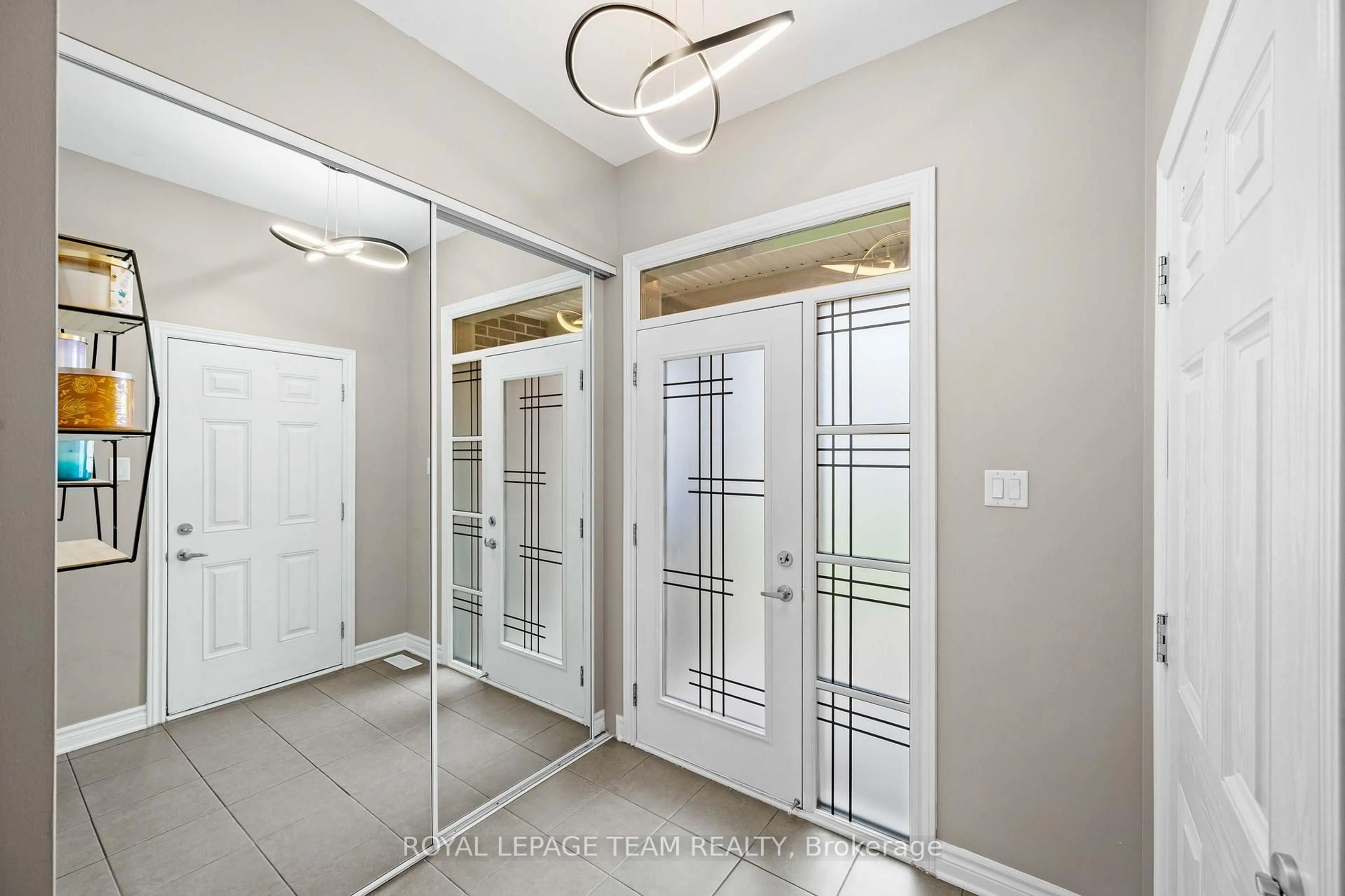 Indoor entryway for 233 Mountain Sorrel Way, Orleans Ontario K4A 1H3