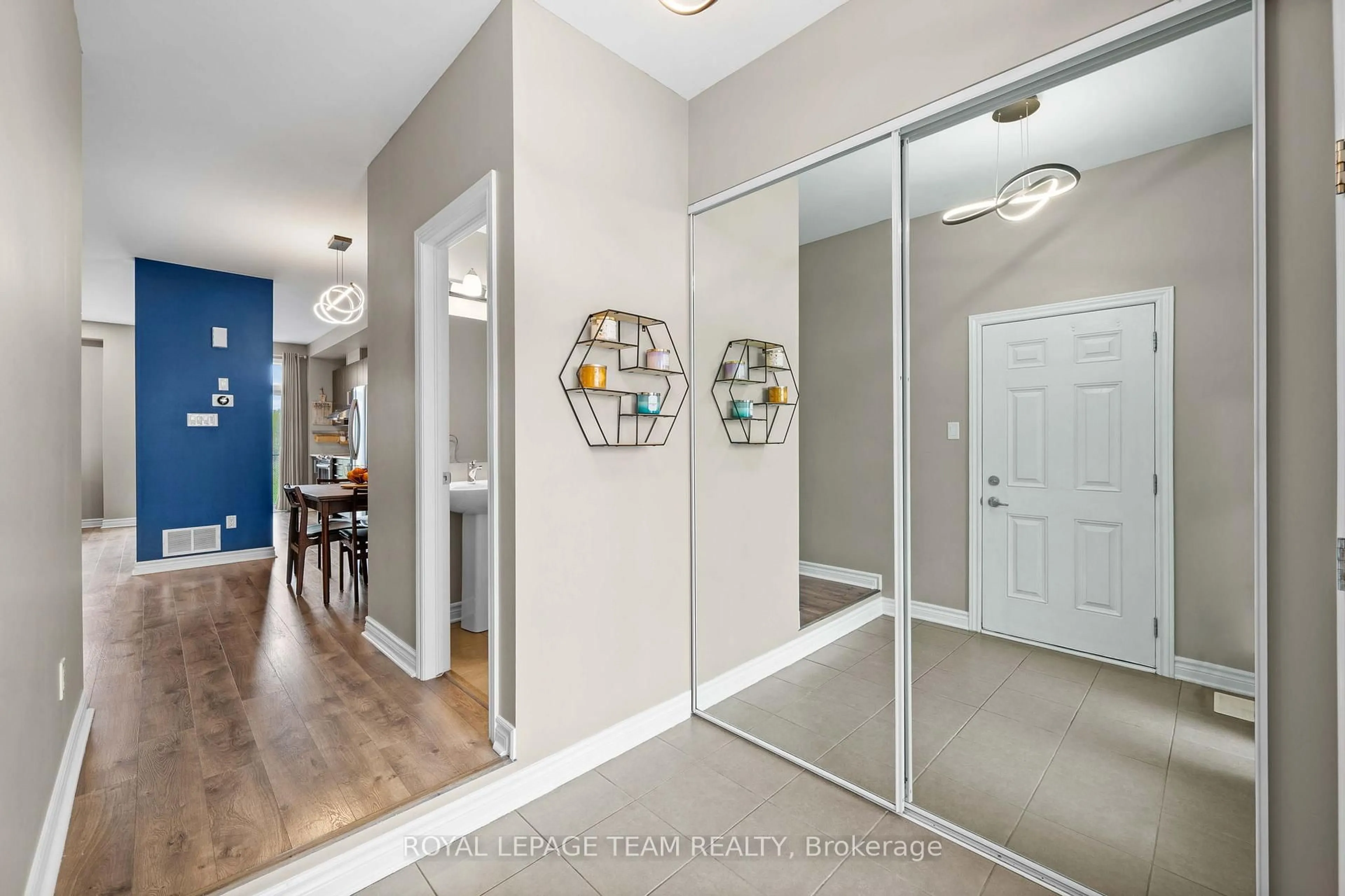 Indoor entryway for 233 Mountain Sorrel Way, Orleans Ontario K4A 1H3