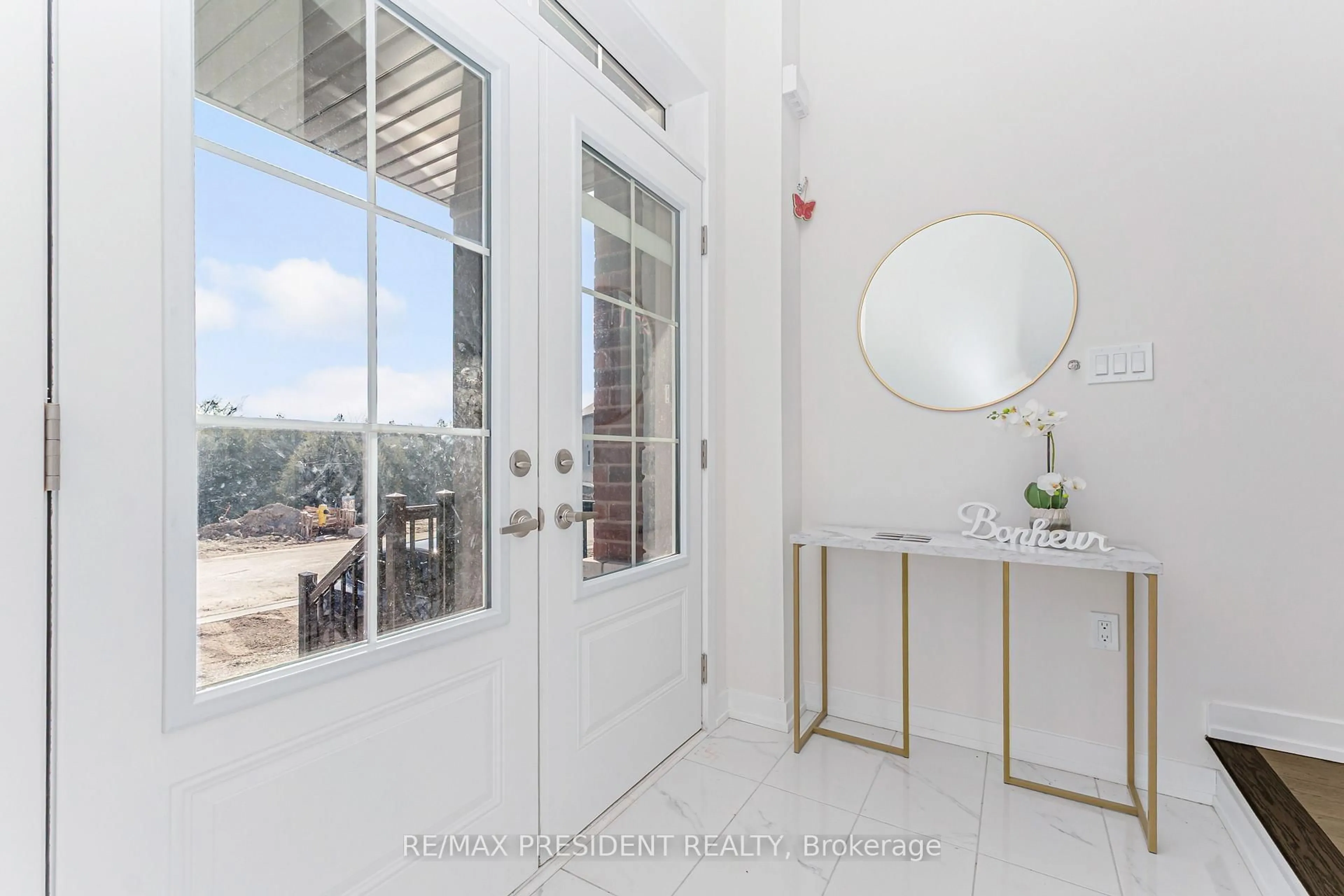 Indoor foyer for 39 Henshaw Dr, Erin Ontario N0B 1T0