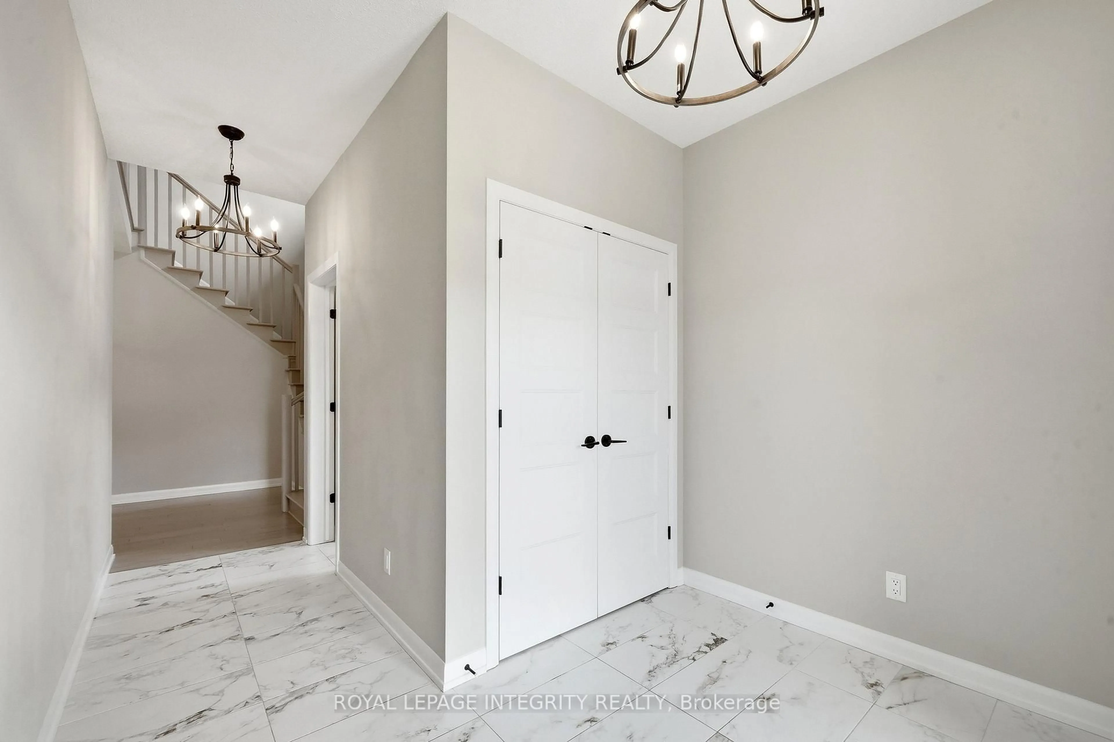 Indoor entryway for 1220 Diamond St, Clarence-Rockland Ontario K4K 0M1