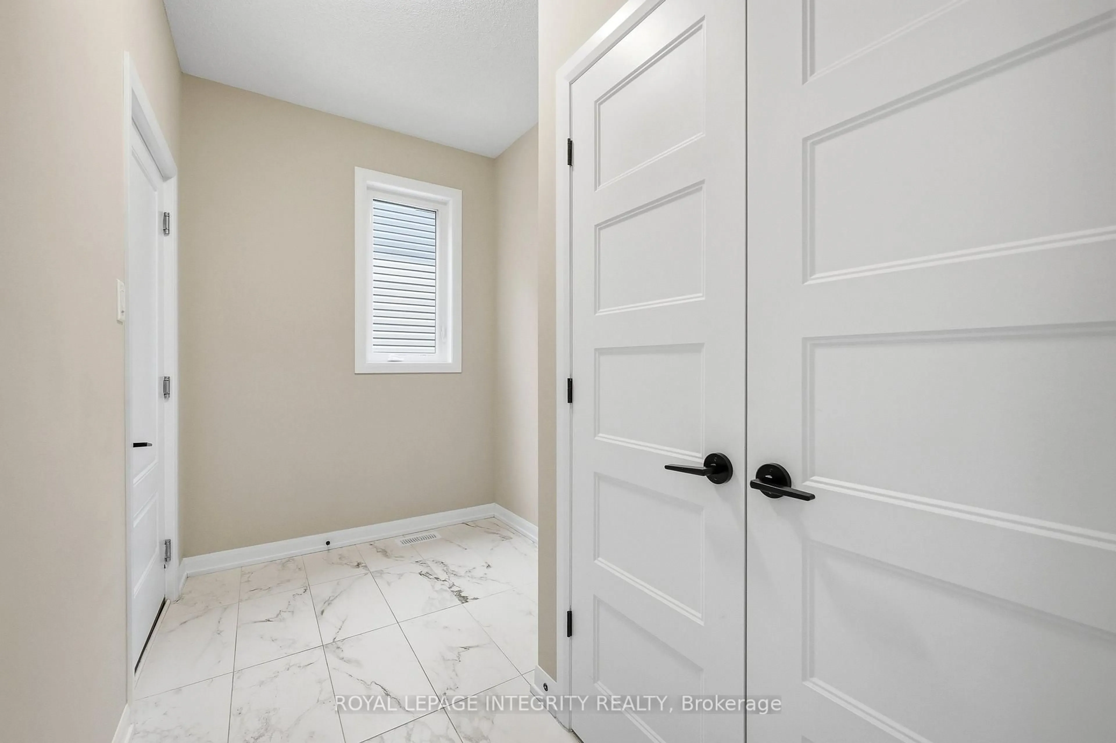 Indoor entryway for 1220 Diamond St, Clarence-Rockland Ontario K4K 0M1