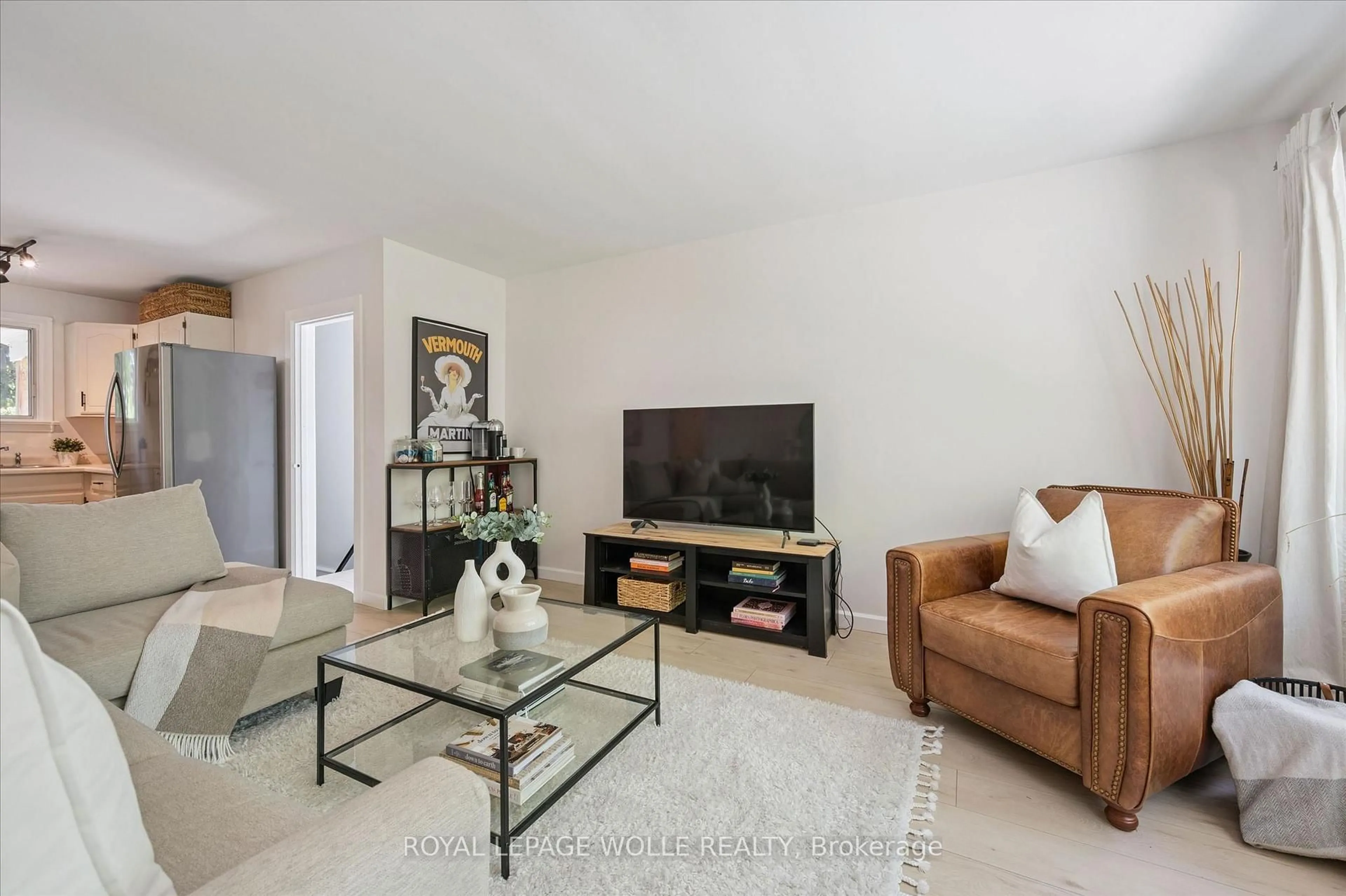 Living room with furniture, unknown for 98 Chelsea Rd, Kitchener Ontario N2B 1H9