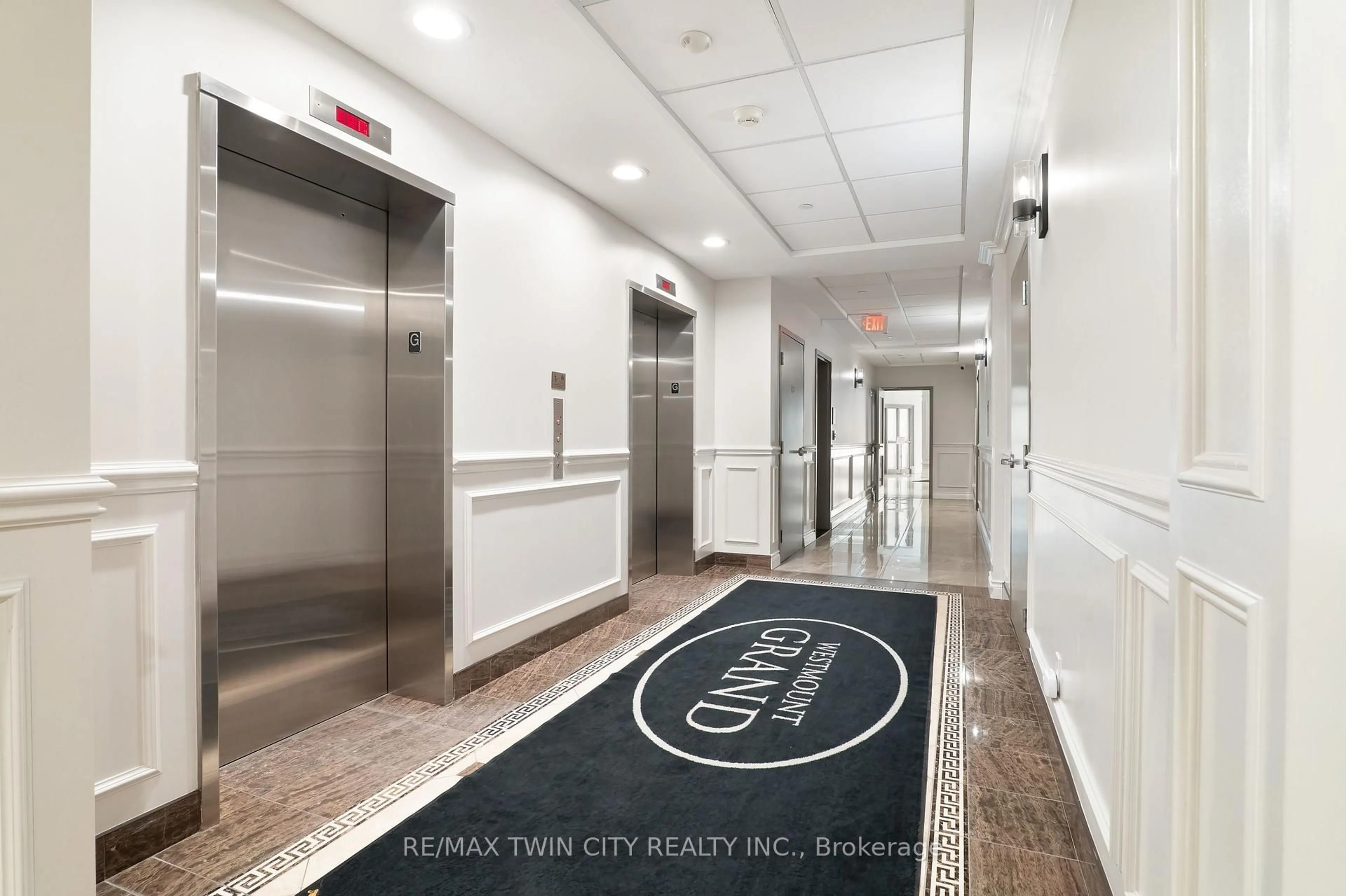 Indoor foyer for 223 Erb St #405, Waterloo Ontario N2L 0B3