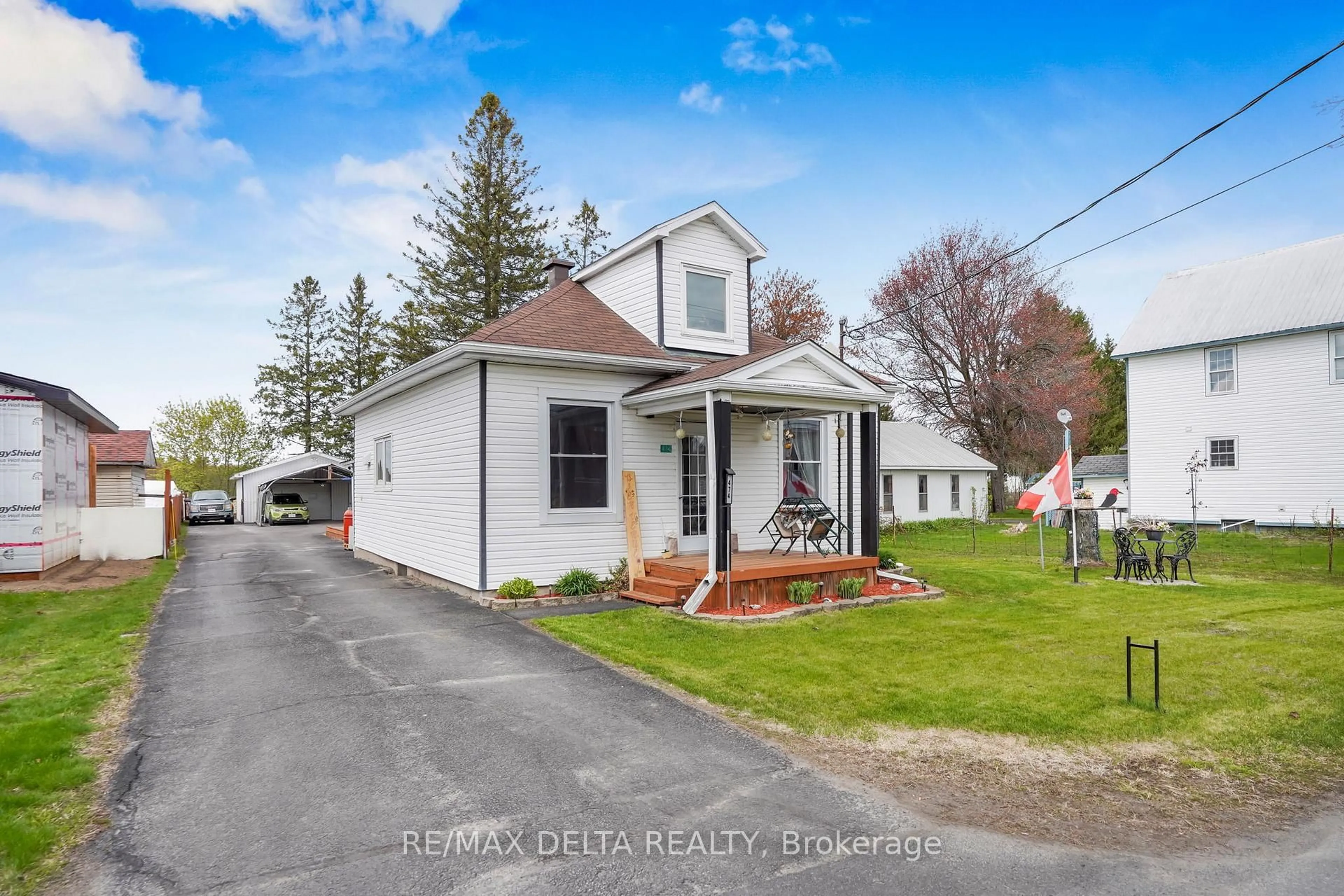 A pic from outside/outdoor area/front of a property/back of a property/a pic from drone, street for 474 Telegraph Rd, Alfred and Plantagenet Ontario K0B 1A0