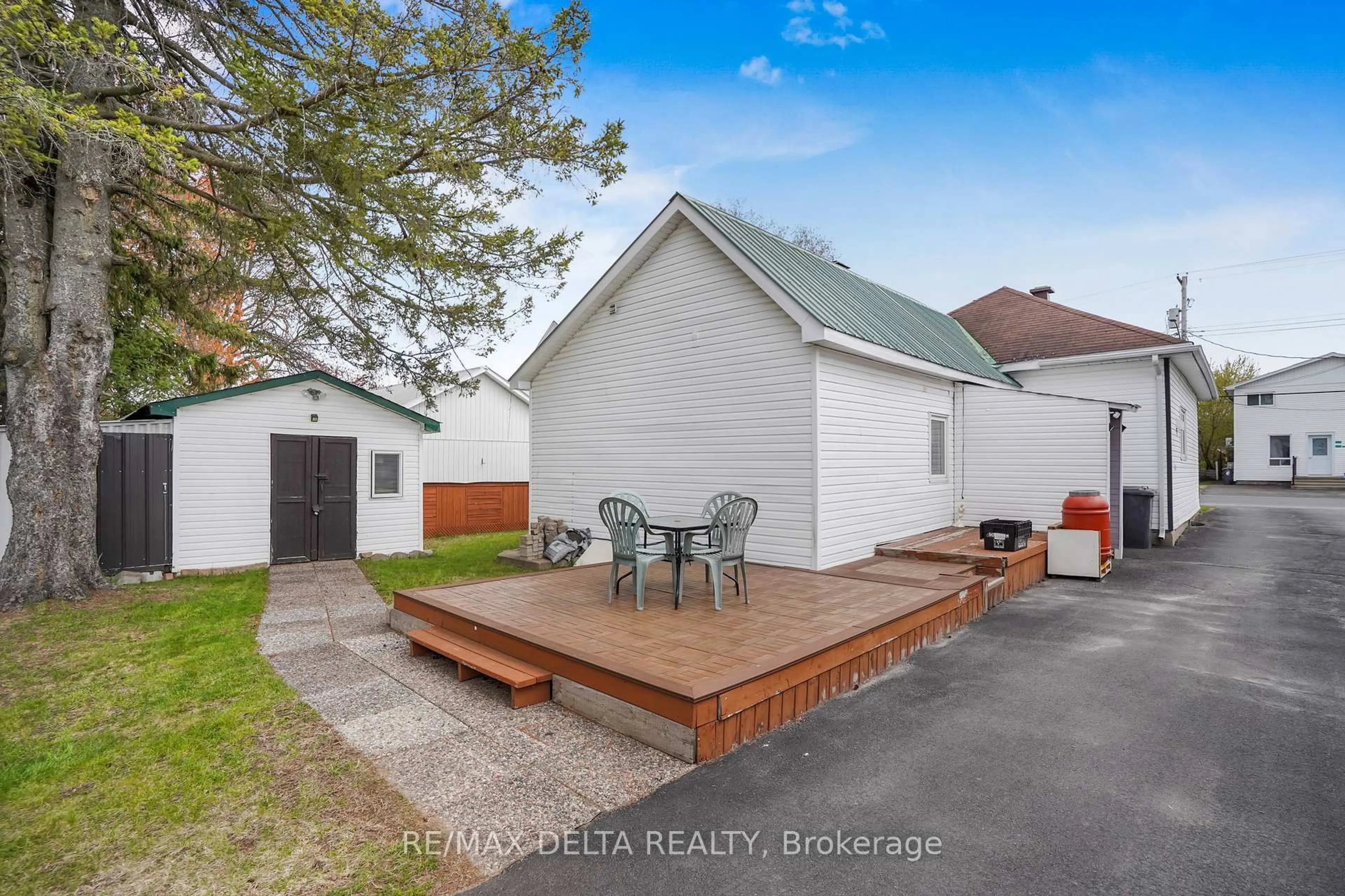 A pic from outside/outdoor area/front of a property/back of a property/a pic from drone, street for 474 Telegraph Rd, Alfred and Plantagenet Ontario K0B 1A0