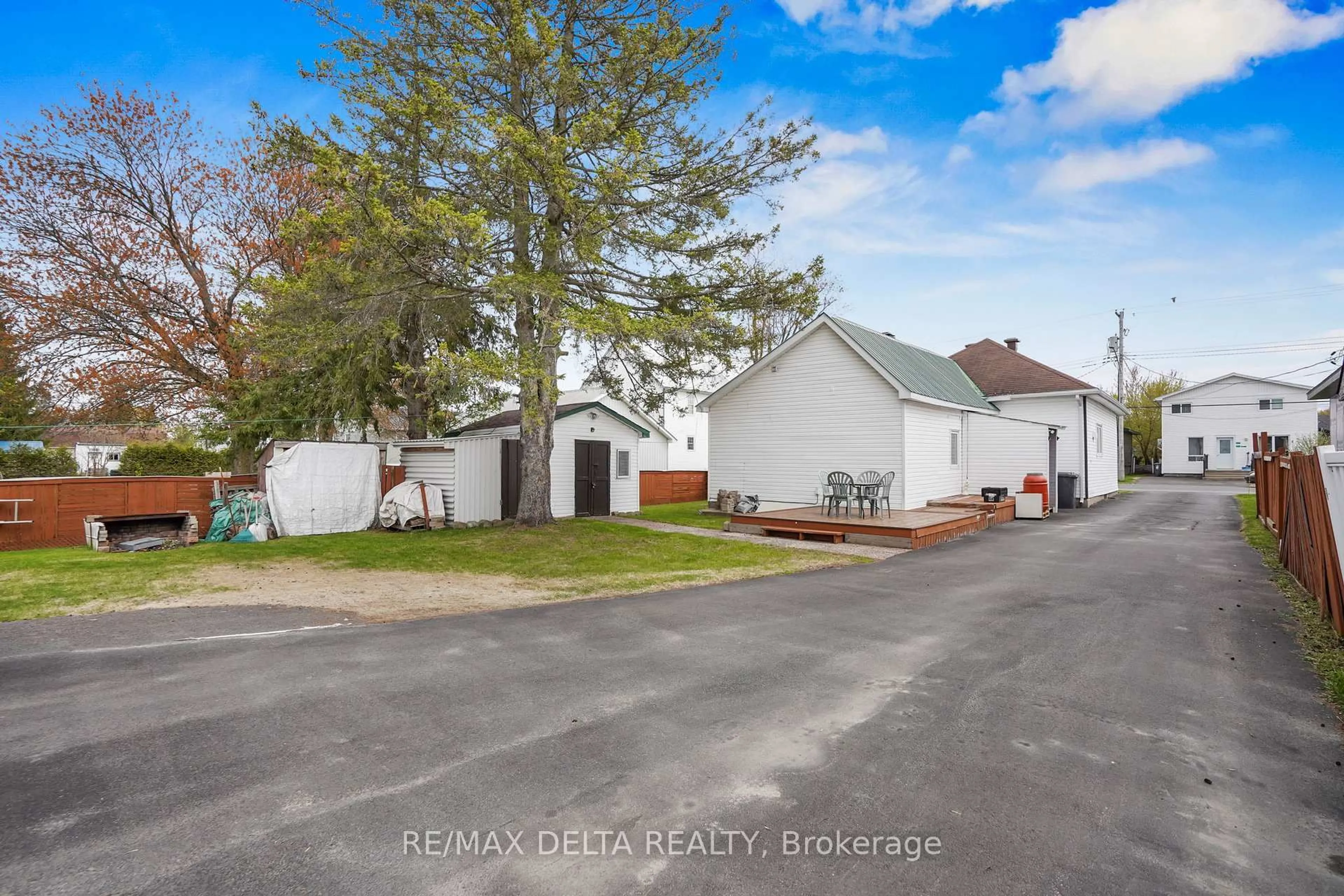 A pic from outside/outdoor area/front of a property/back of a property/a pic from drone, street for 474 Telegraph Rd, Alfred and Plantagenet Ontario K0B 1A0