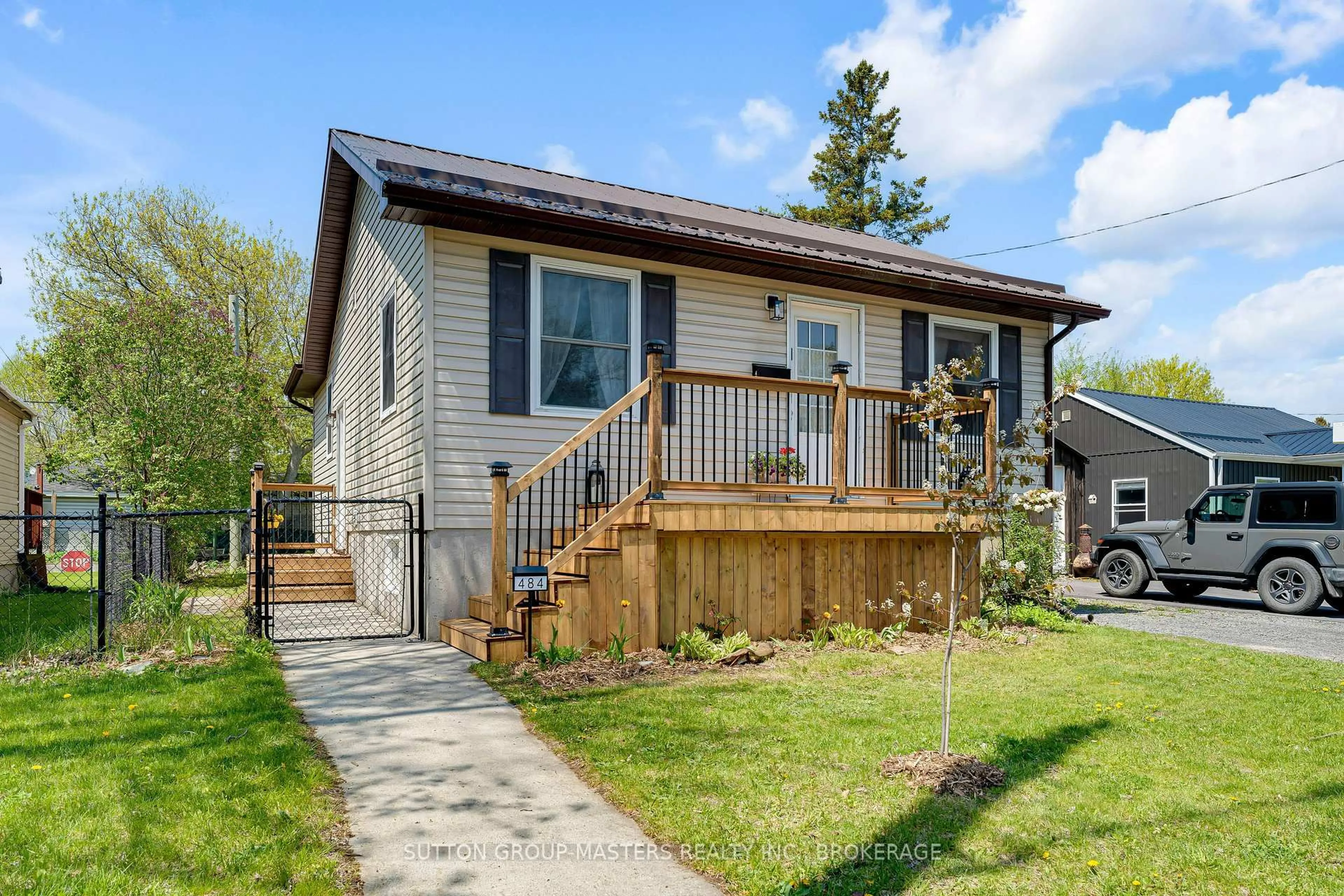Home with vinyl exterior material, street for 484 Nelson St, Kingston Ontario K7K 4N5