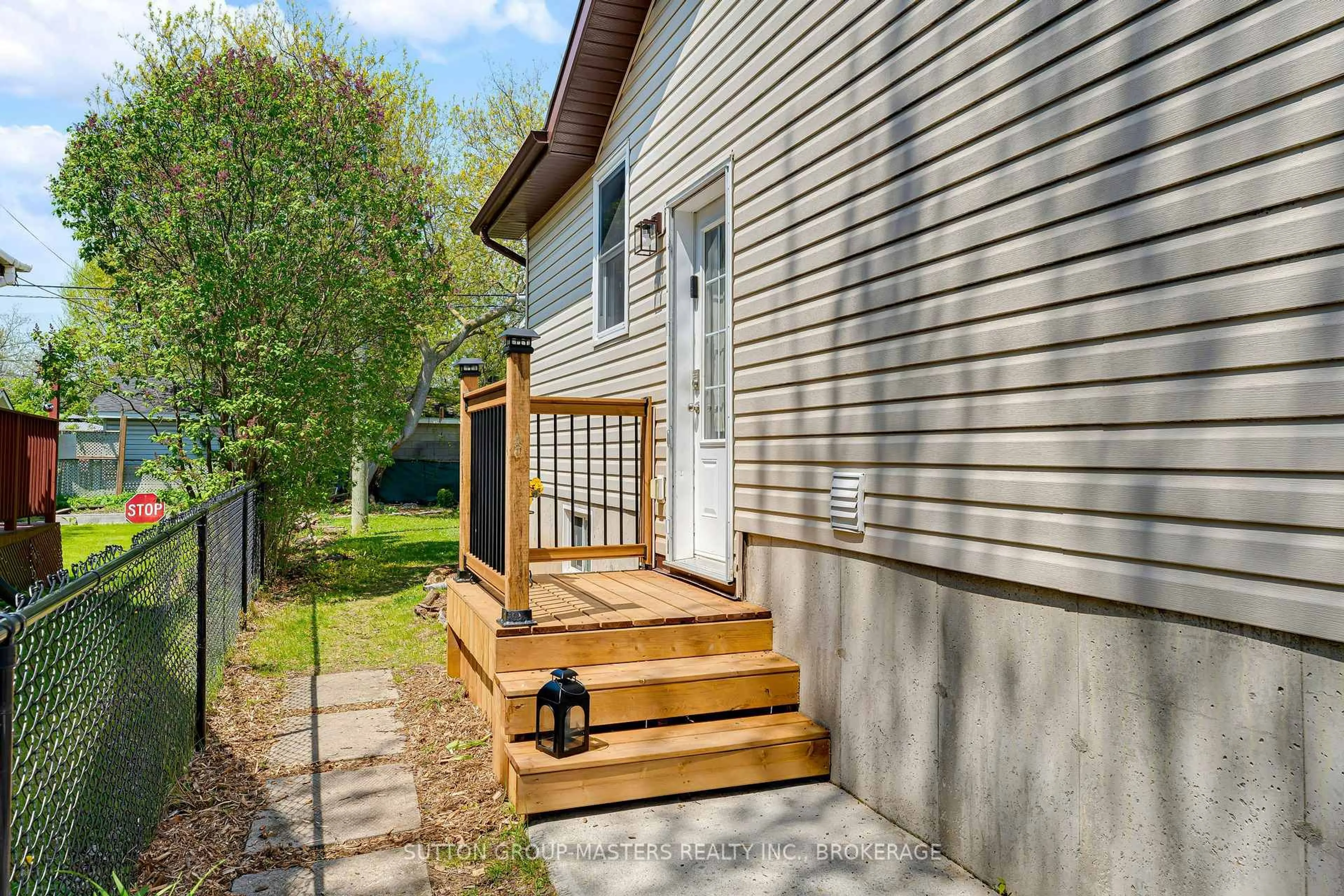 Unknown for 484 Nelson St, Kingston Ontario K7K 4N5