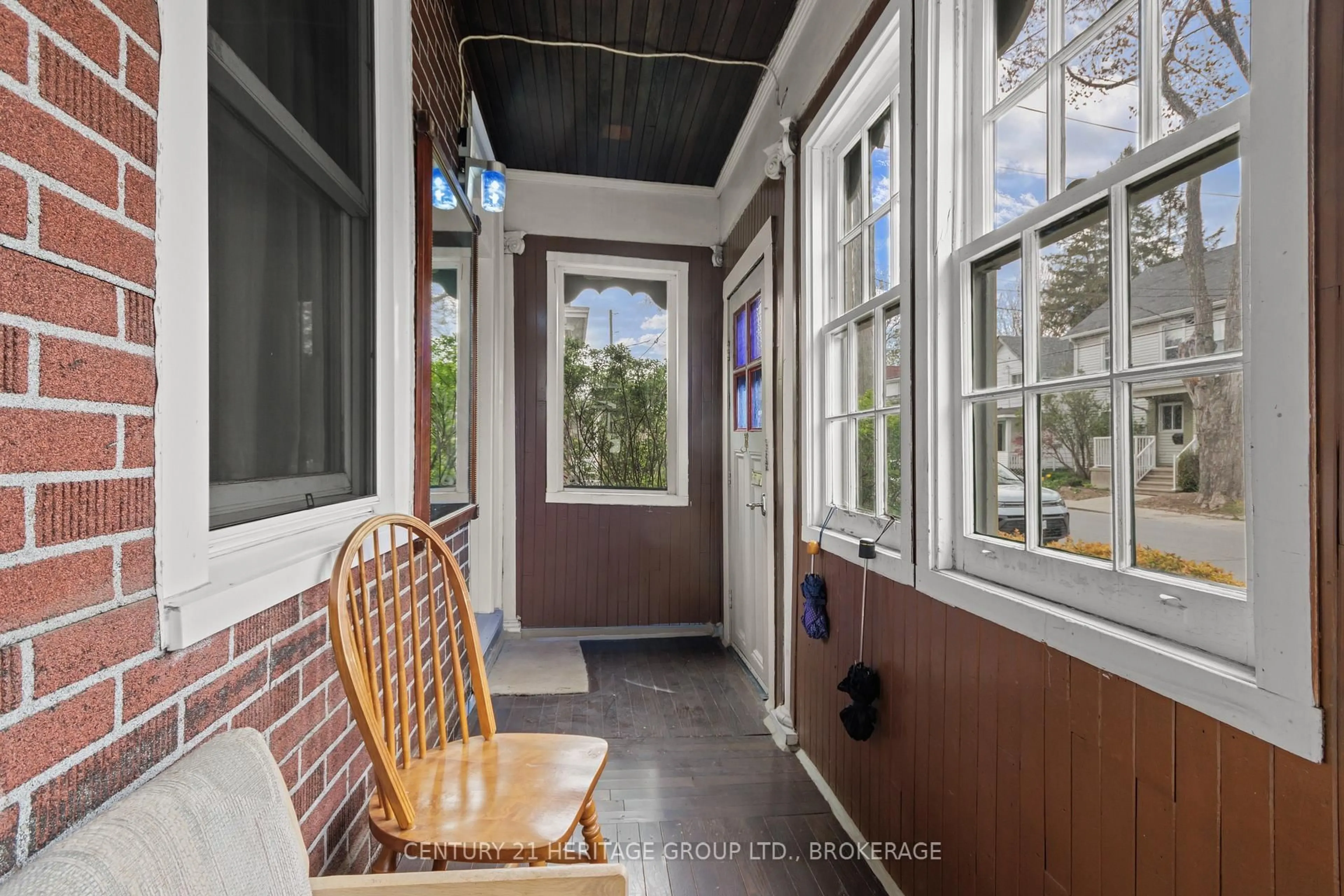 Indoor entryway for 126 Charles St, Kingston Ontario K7K 1V7