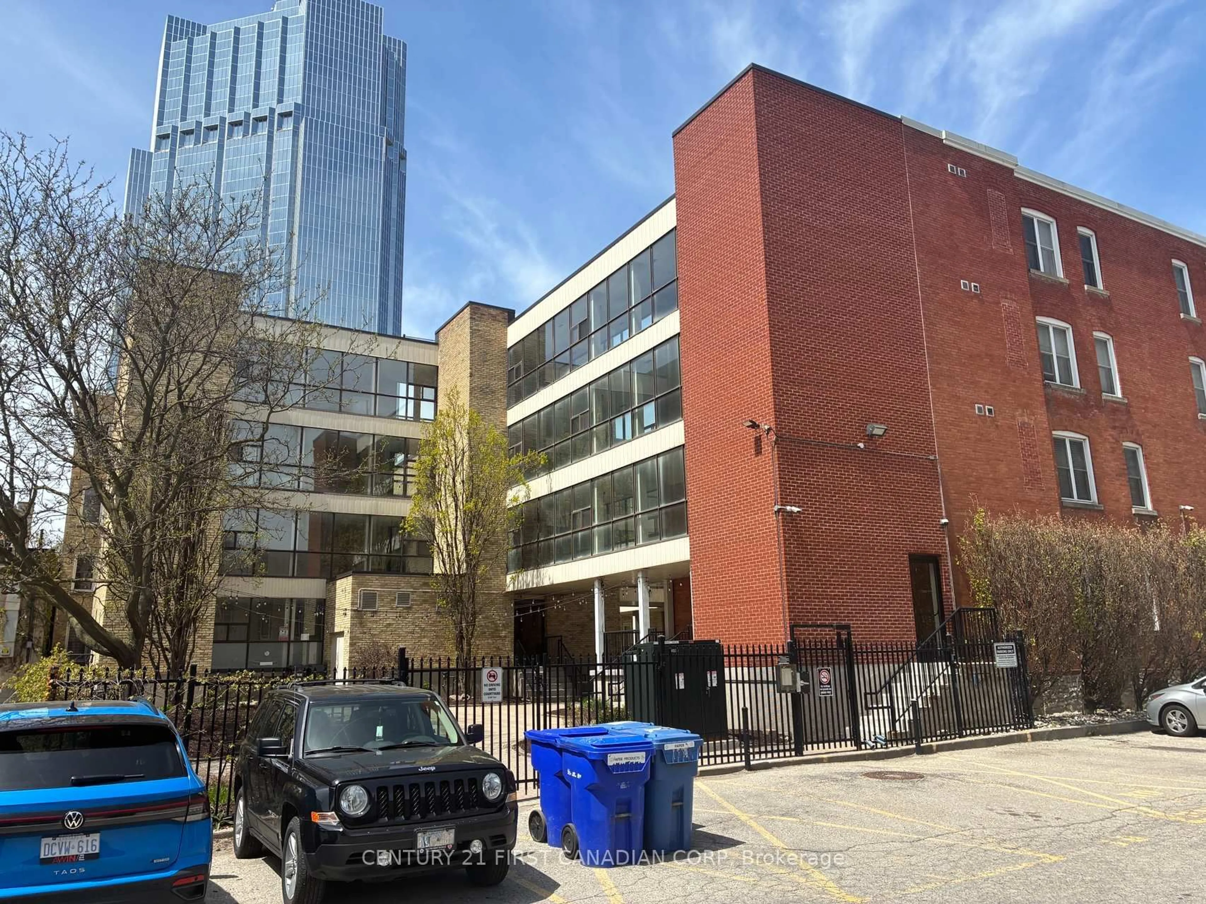 Unknown for 275 QUEENS Ave #202, London East Ontario N6B 1X2